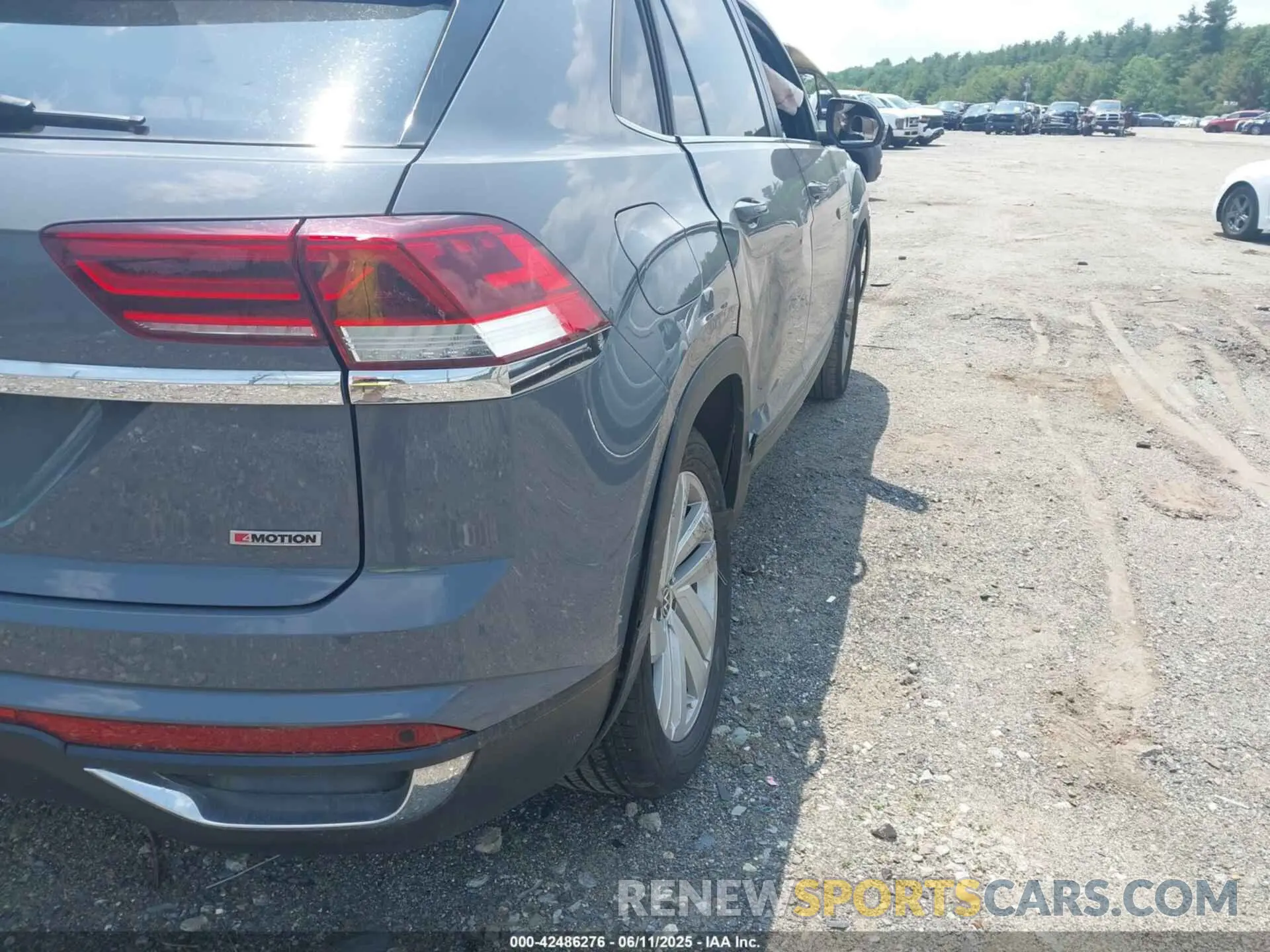 6 Photograph of a damaged car 1V21E2CA6LC227846 VOLKSWAGEN ATLAS CROSS SPORT 2020