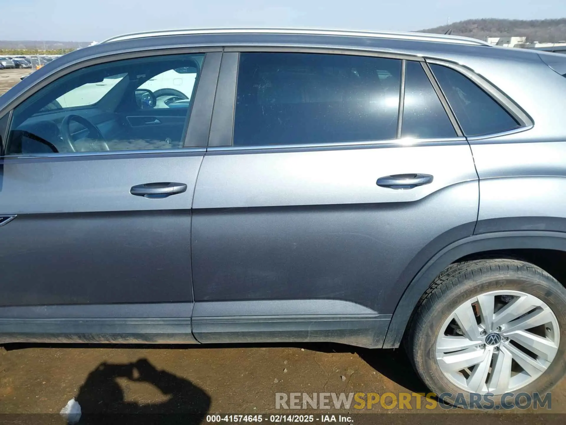 15 Photograph of a damaged car 1V21E2CA9LC211835 VOLKSWAGEN ATLAS CROSS SPORT 2020