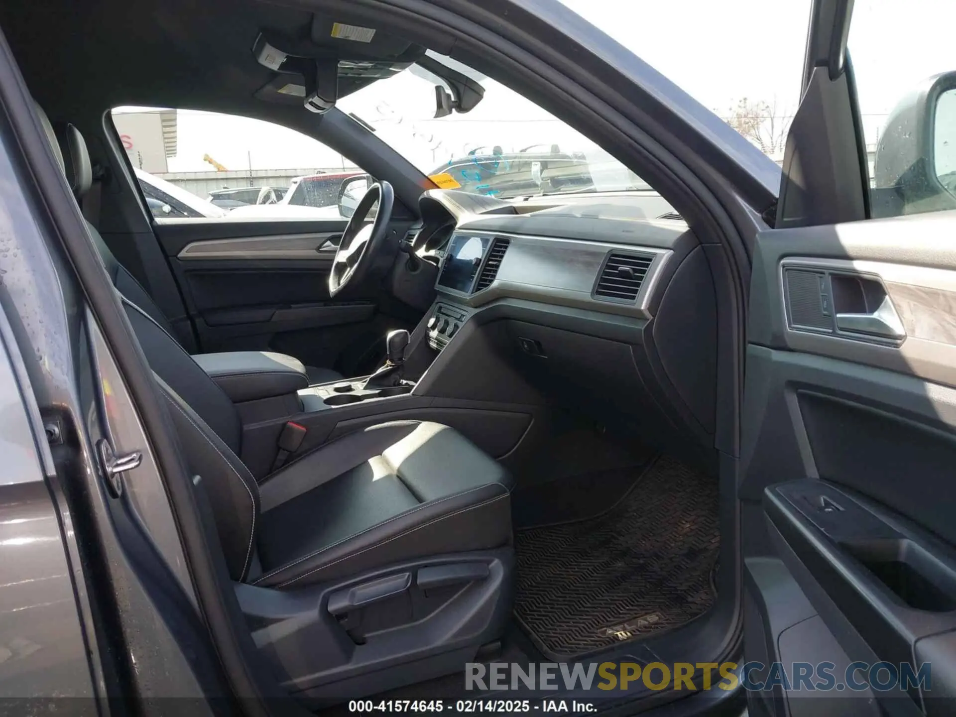 5 Photograph of a damaged car 1V21E2CA9LC211835 VOLKSWAGEN ATLAS CROSS SPORT 2020