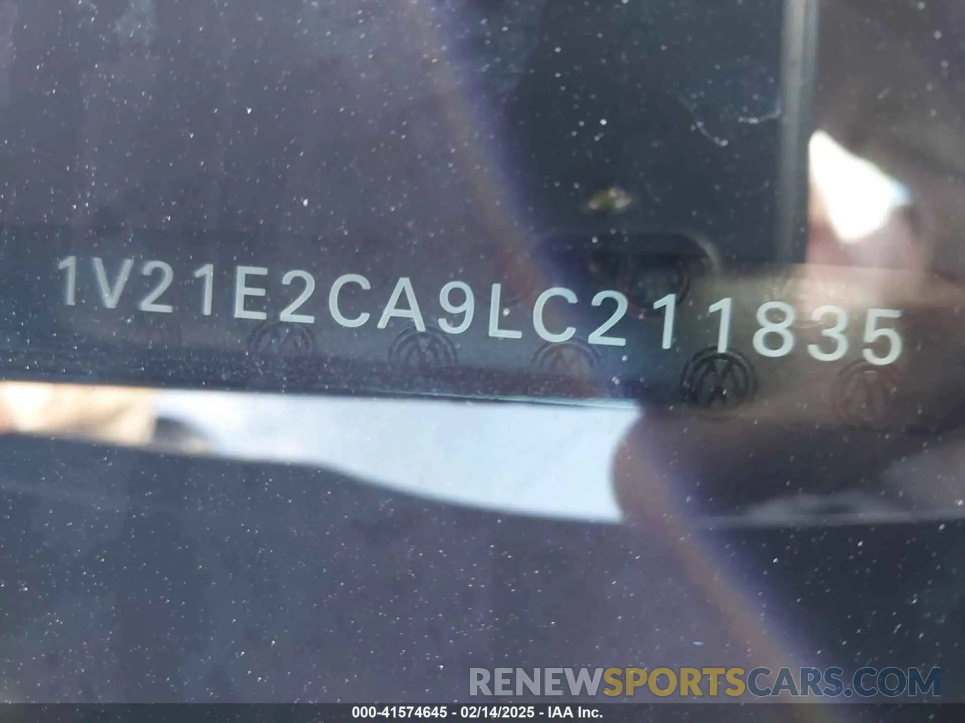 9 Photograph of a damaged car 1V21E2CA9LC211835 VOLKSWAGEN ATLAS CROSS SPORT 2020