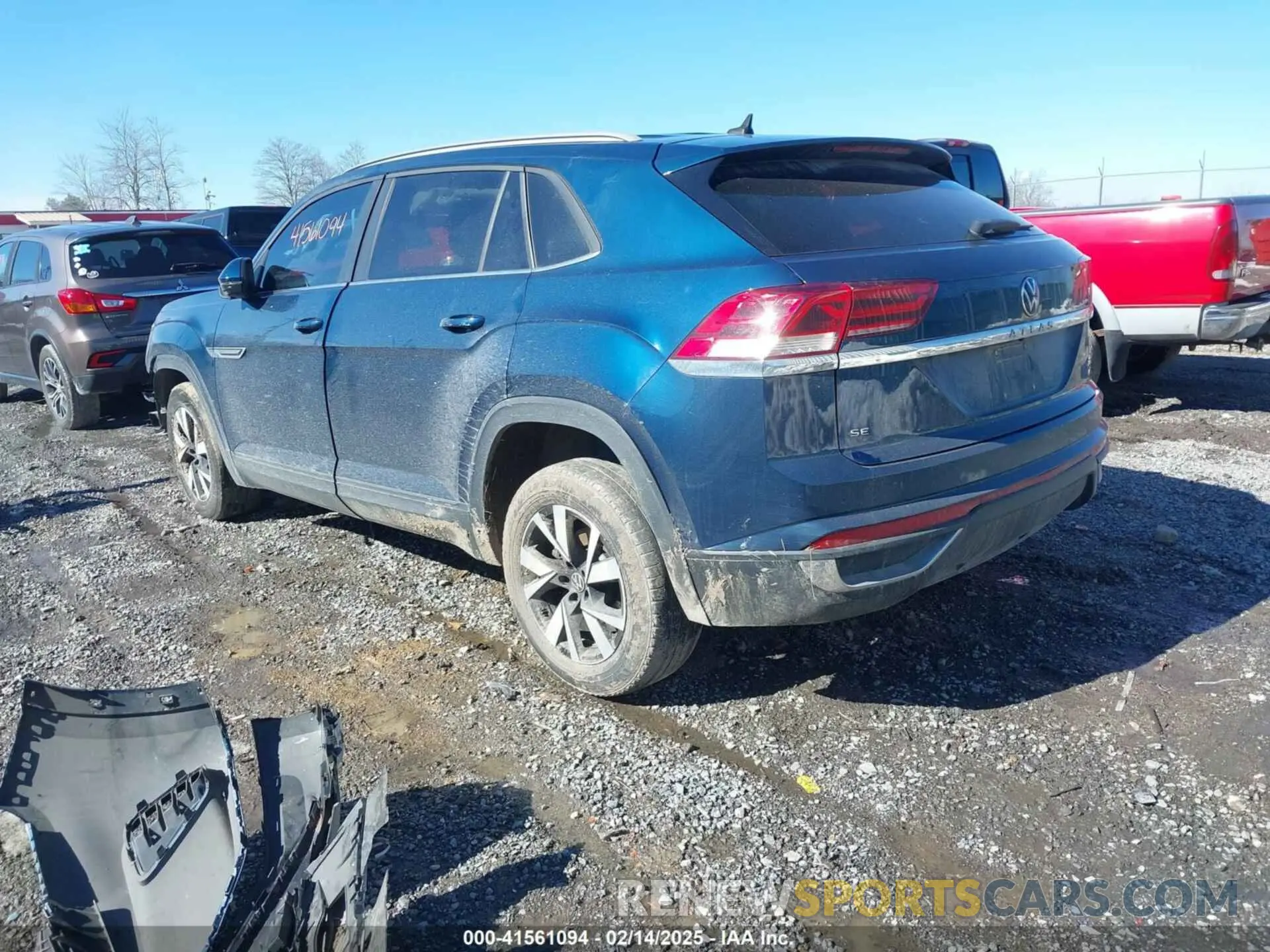 3 Photograph of a damaged car 1V24C2CA9LC214981 VOLKSWAGEN ATLAS CROSS SPORT 2020