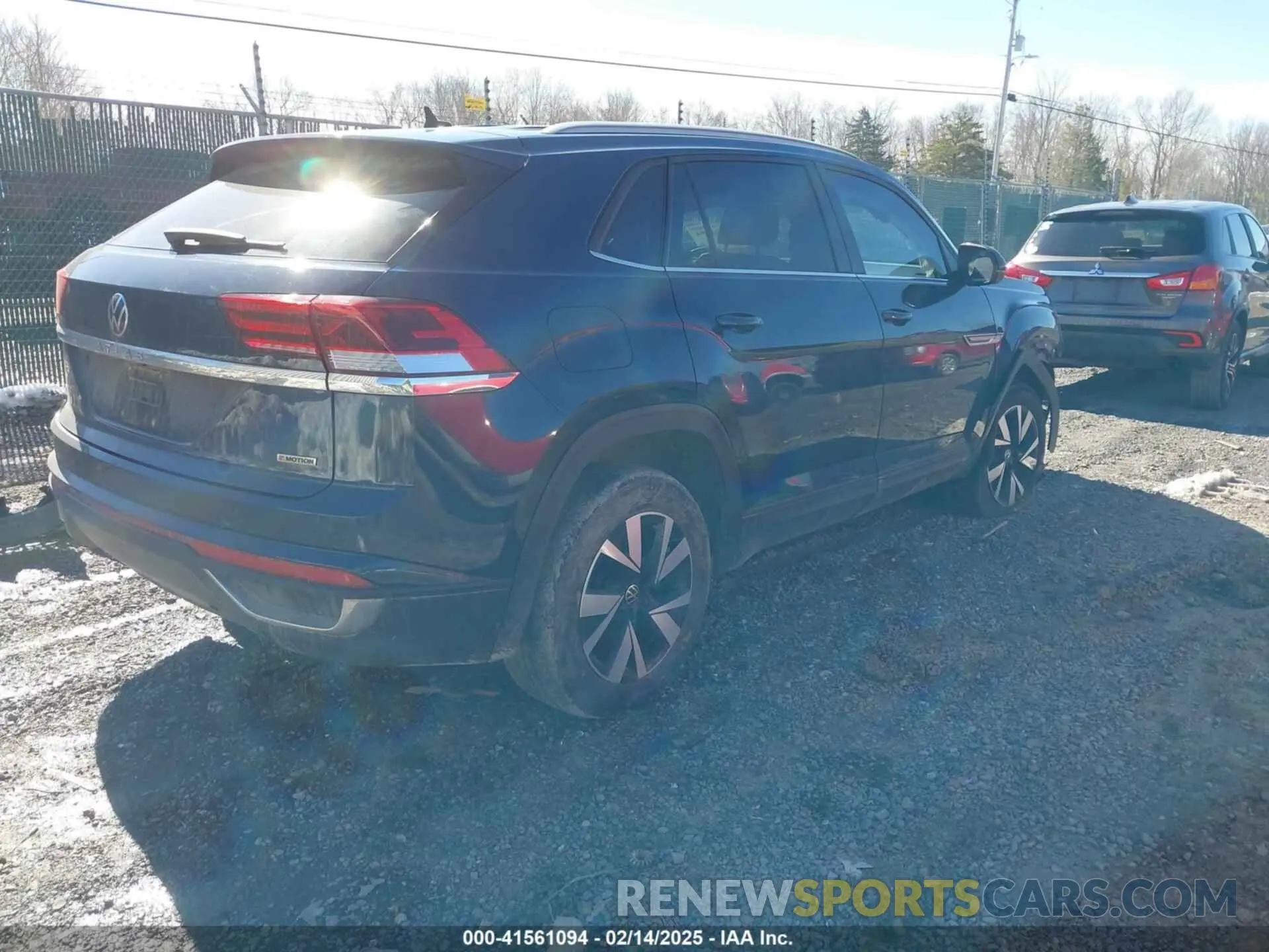 4 Photograph of a damaged car 1V24C2CA9LC214981 VOLKSWAGEN ATLAS CROSS SPORT 2020