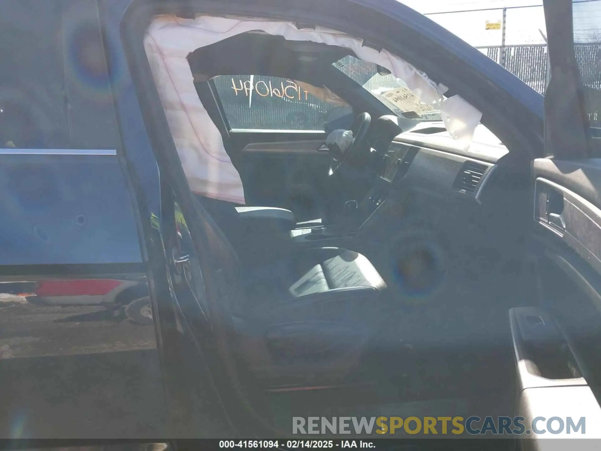 5 Photograph of a damaged car 1V24C2CA9LC214981 VOLKSWAGEN ATLAS CROSS SPORT 2020