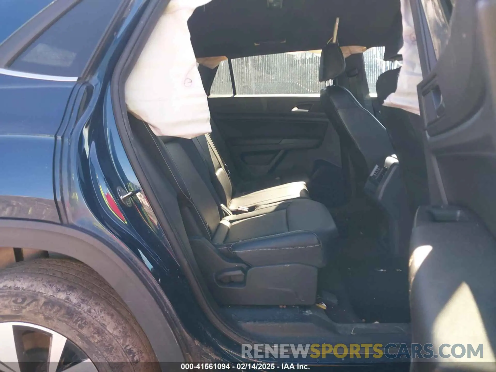 8 Photograph of a damaged car 1V24C2CA9LC214981 VOLKSWAGEN ATLAS CROSS SPORT 2020