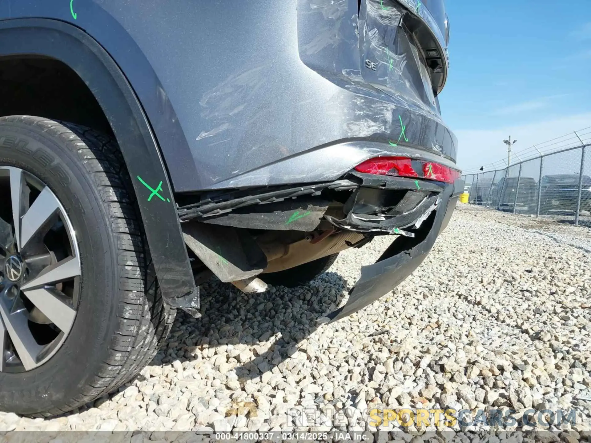 17 Photograph of a damaged car 1V24C2CAXLC203018 VOLKSWAGEN ATLAS CROSS SPORT 2020