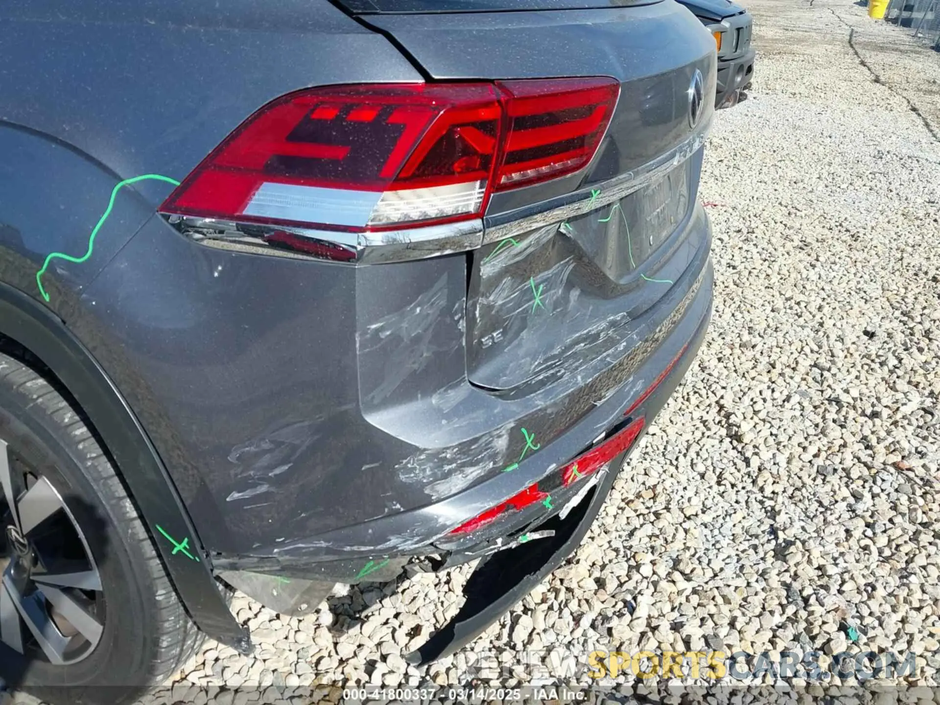 6 Photograph of a damaged car 1V24C2CAXLC203018 VOLKSWAGEN ATLAS CROSS SPORT 2020