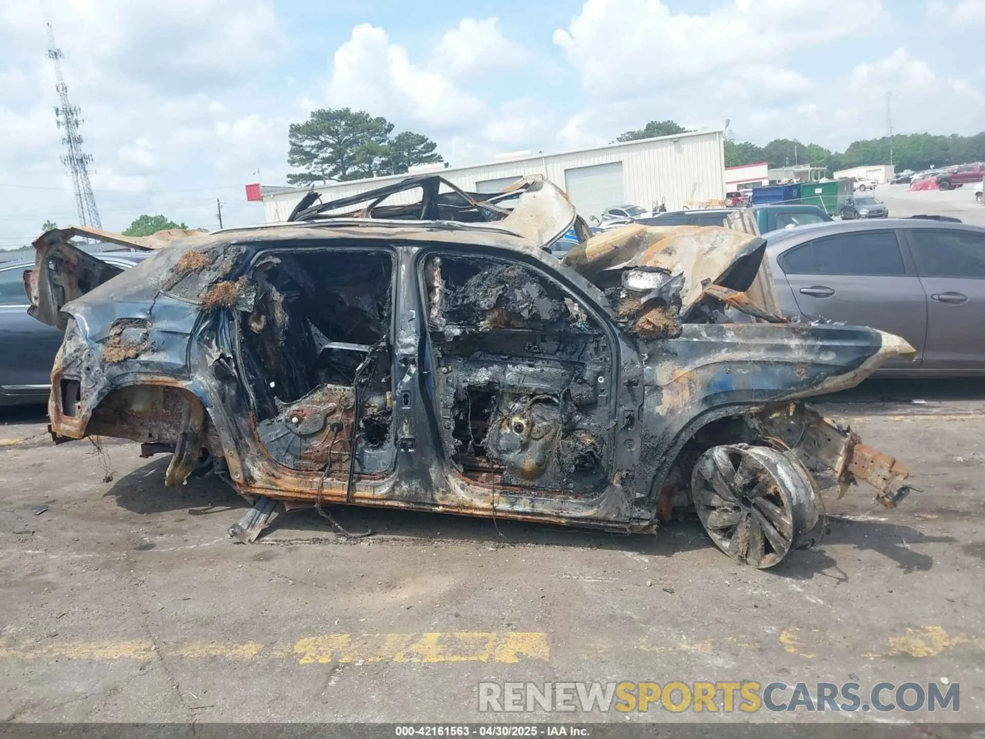 12 Photograph of a damaged car 1V25C2CA5LC205344 VOLKSWAGEN ATLAS CROSS SPORT 2020