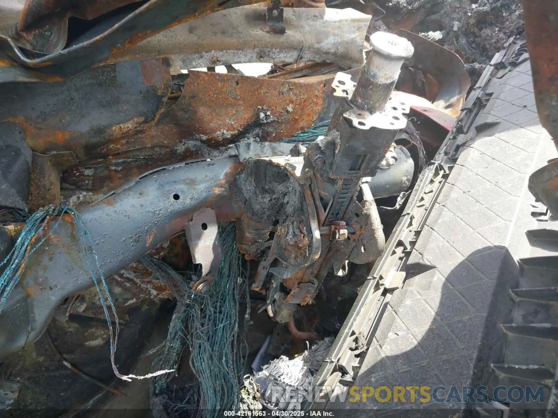 14 Photograph of a damaged car 1V25C2CA5LC205344 VOLKSWAGEN ATLAS CROSS SPORT 2020