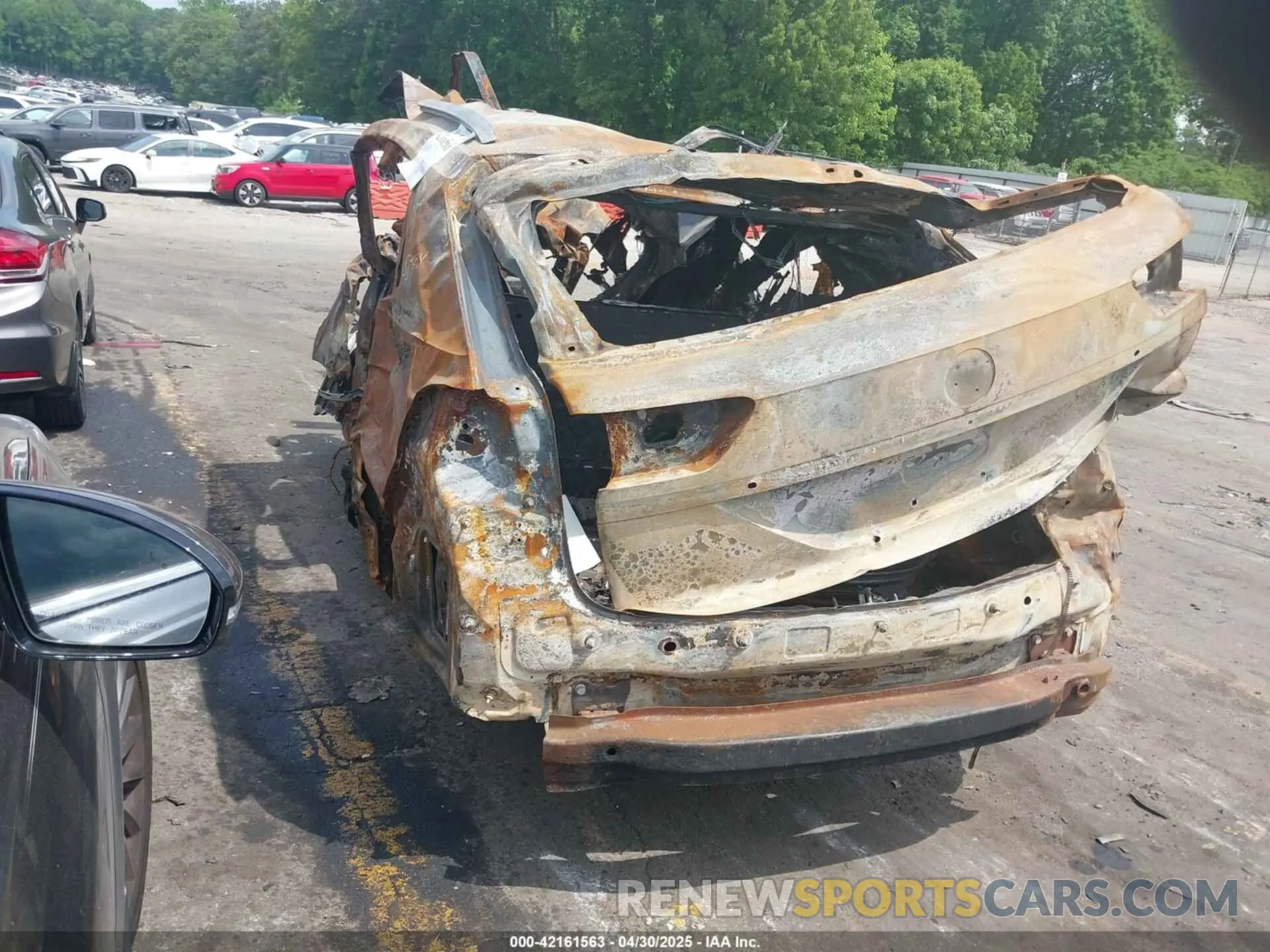 3 Photograph of a damaged car 1V25C2CA5LC205344 VOLKSWAGEN ATLAS CROSS SPORT 2020
