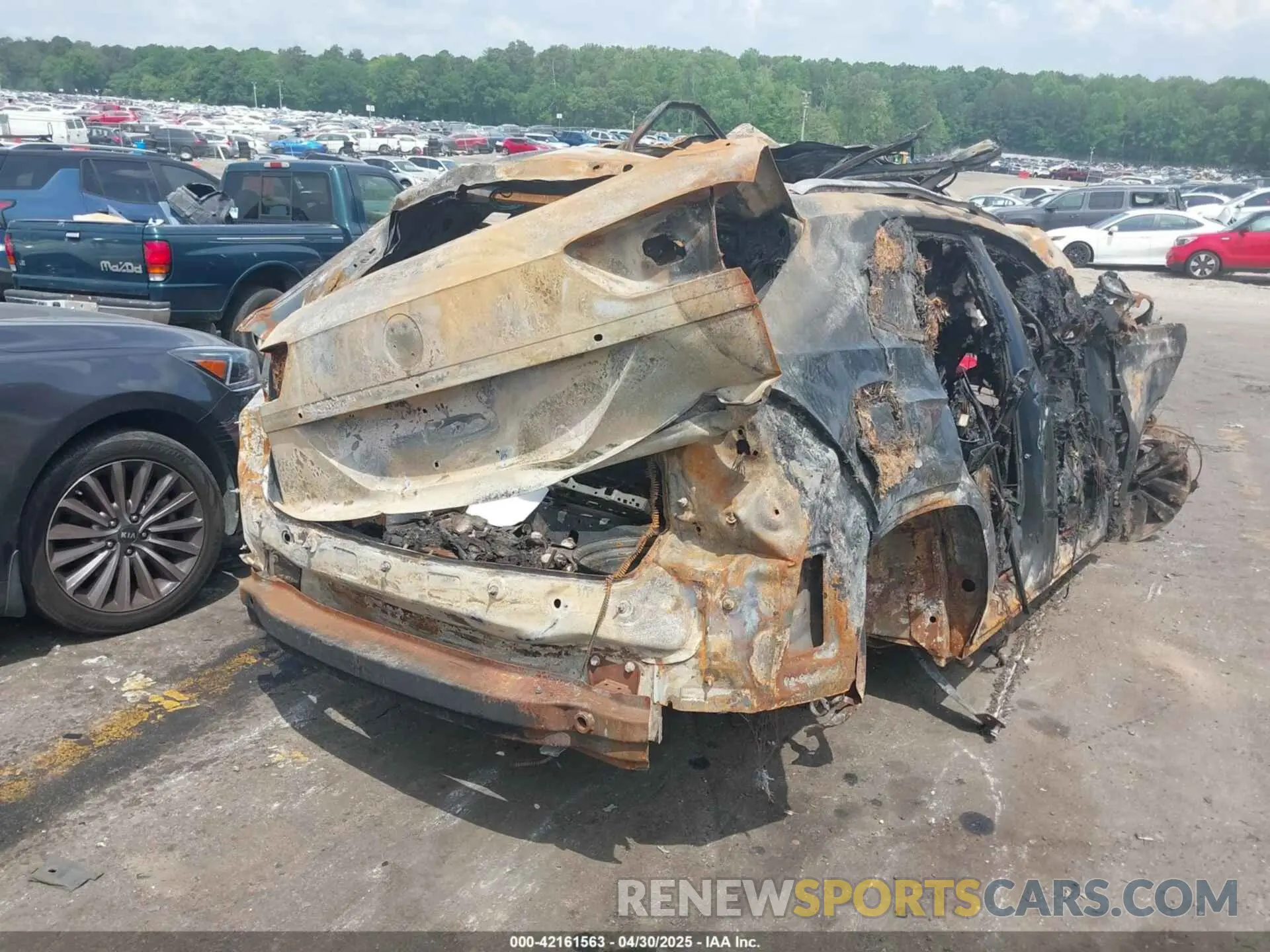4 Photograph of a damaged car 1V25C2CA5LC205344 VOLKSWAGEN ATLAS CROSS SPORT 2020