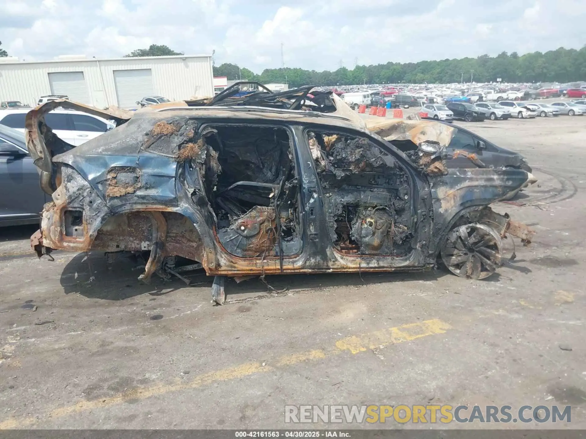 6 Photograph of a damaged car 1V25C2CA5LC205344 VOLKSWAGEN ATLAS CROSS SPORT 2020