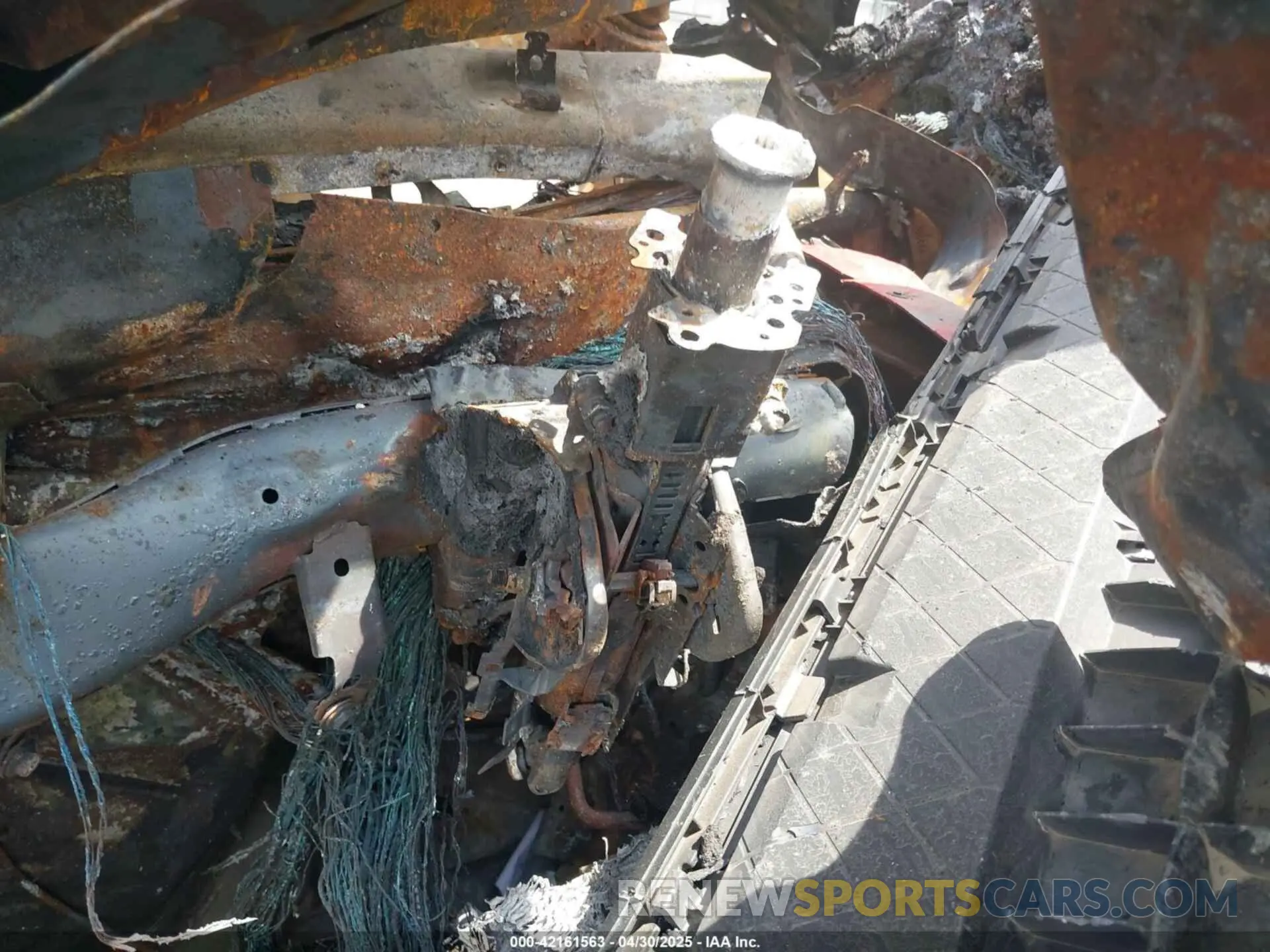 7 Photograph of a damaged car 1V25C2CA5LC205344 VOLKSWAGEN ATLAS CROSS SPORT 2020