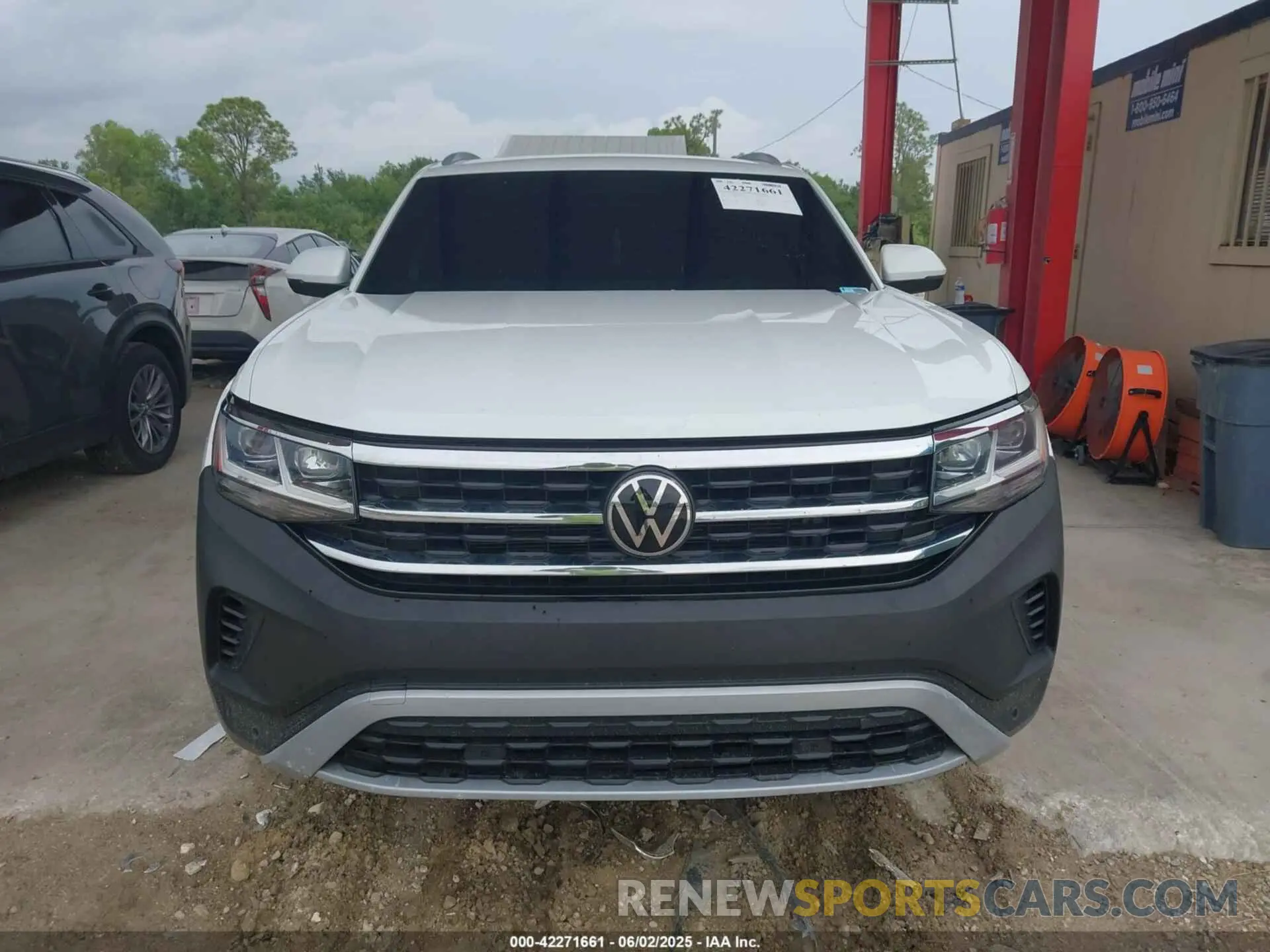 13 Photograph of a damaged car 1V25C2CA8LC205452 VOLKSWAGEN ATLAS CROSS SPORT 2020