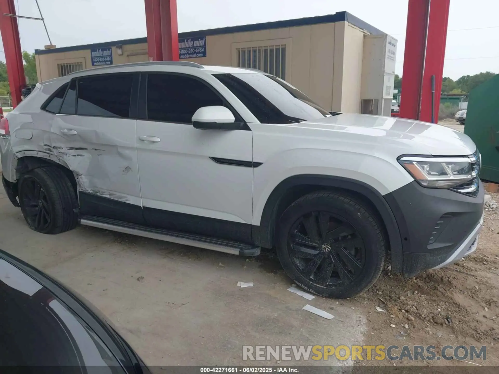 14 Photograph of a damaged car 1V25C2CA8LC205452 VOLKSWAGEN ATLAS CROSS SPORT 2020