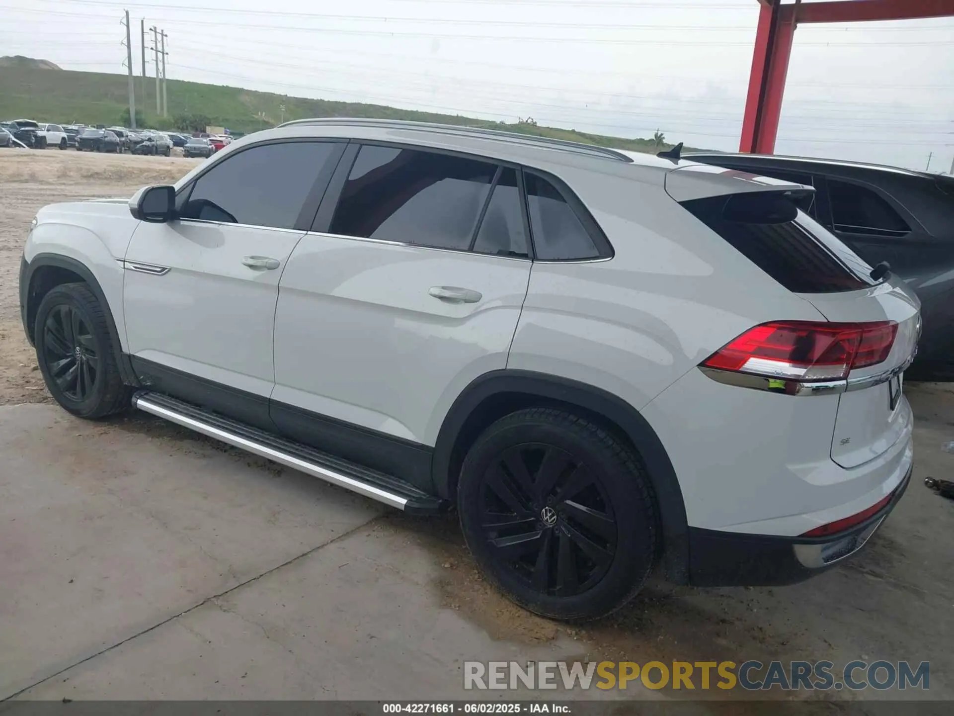 15 Photograph of a damaged car 1V25C2CA8LC205452 VOLKSWAGEN ATLAS CROSS SPORT 2020