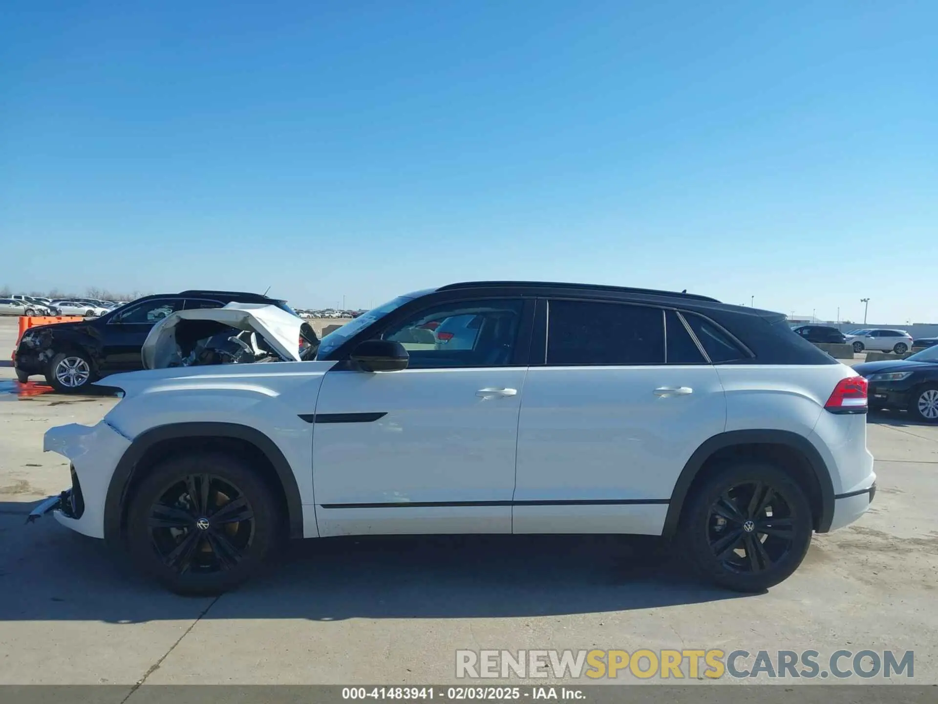 14 Photograph of a damaged car 1V26E2CA1LC224018 VOLKSWAGEN ATLAS CROSS SPORT 2020