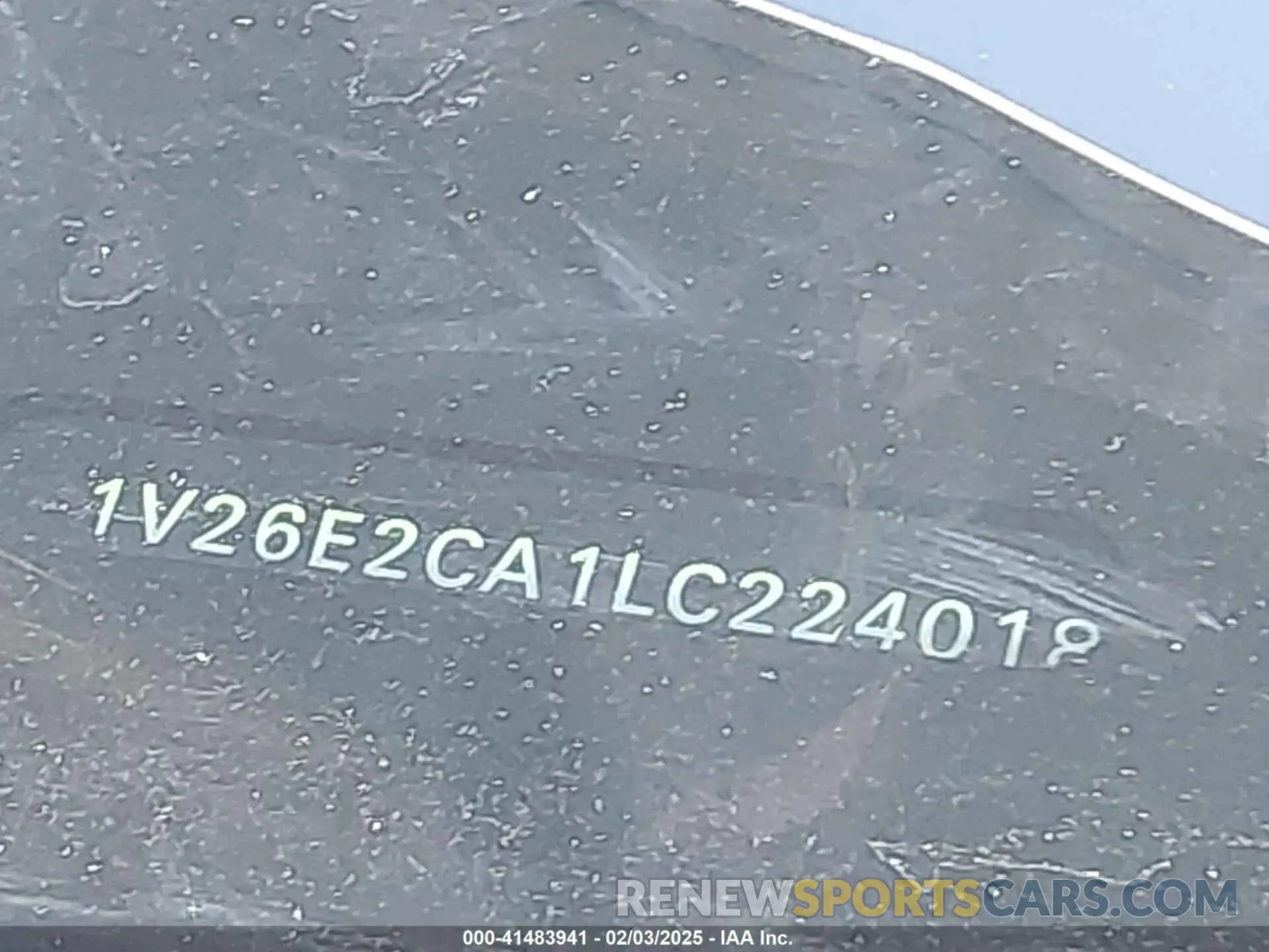 17 Photograph of a damaged car 1V26E2CA1LC224018 VOLKSWAGEN ATLAS CROSS SPORT 2020