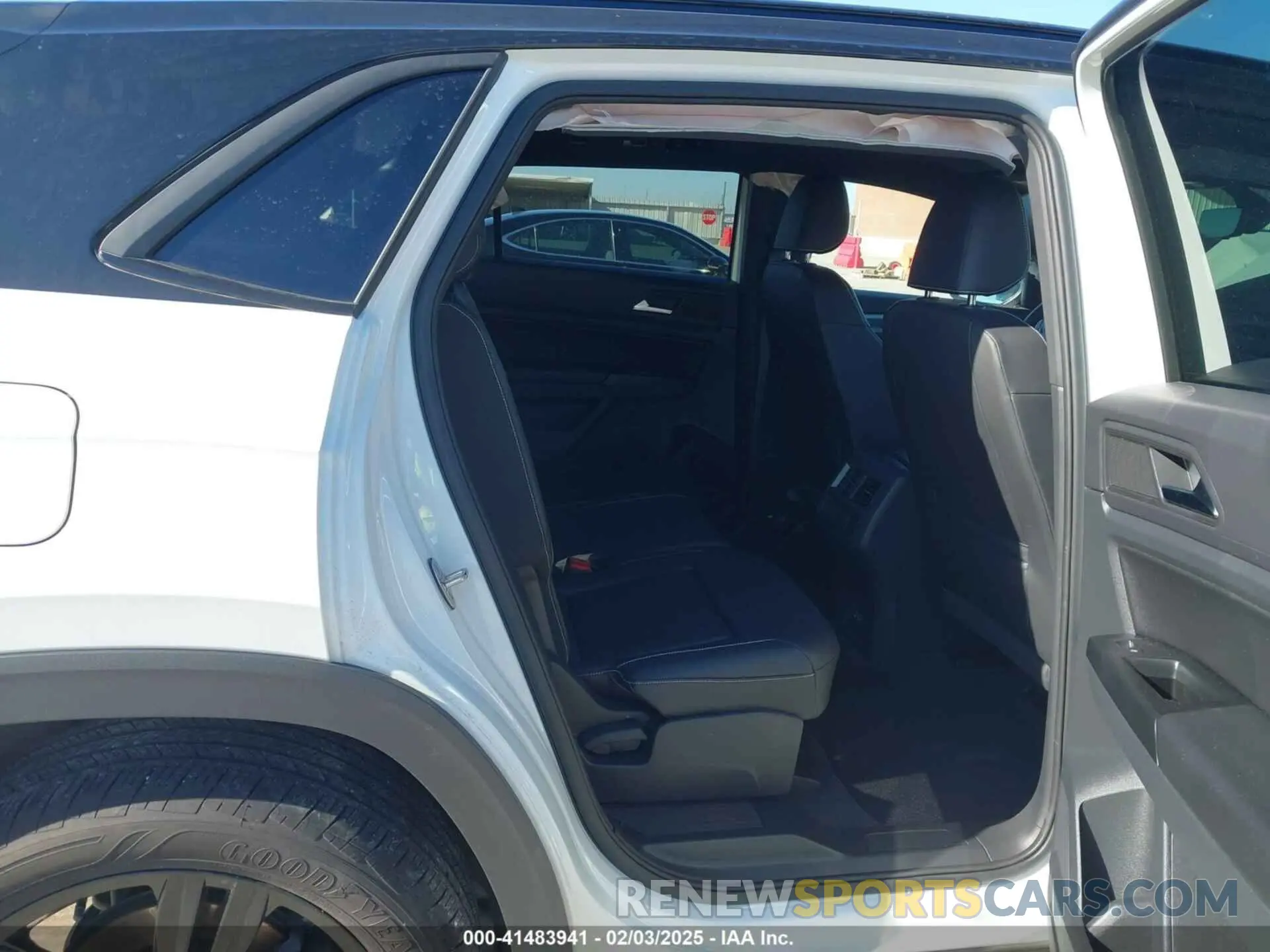 8 Photograph of a damaged car 1V26E2CA1LC224018 VOLKSWAGEN ATLAS CROSS SPORT 2020