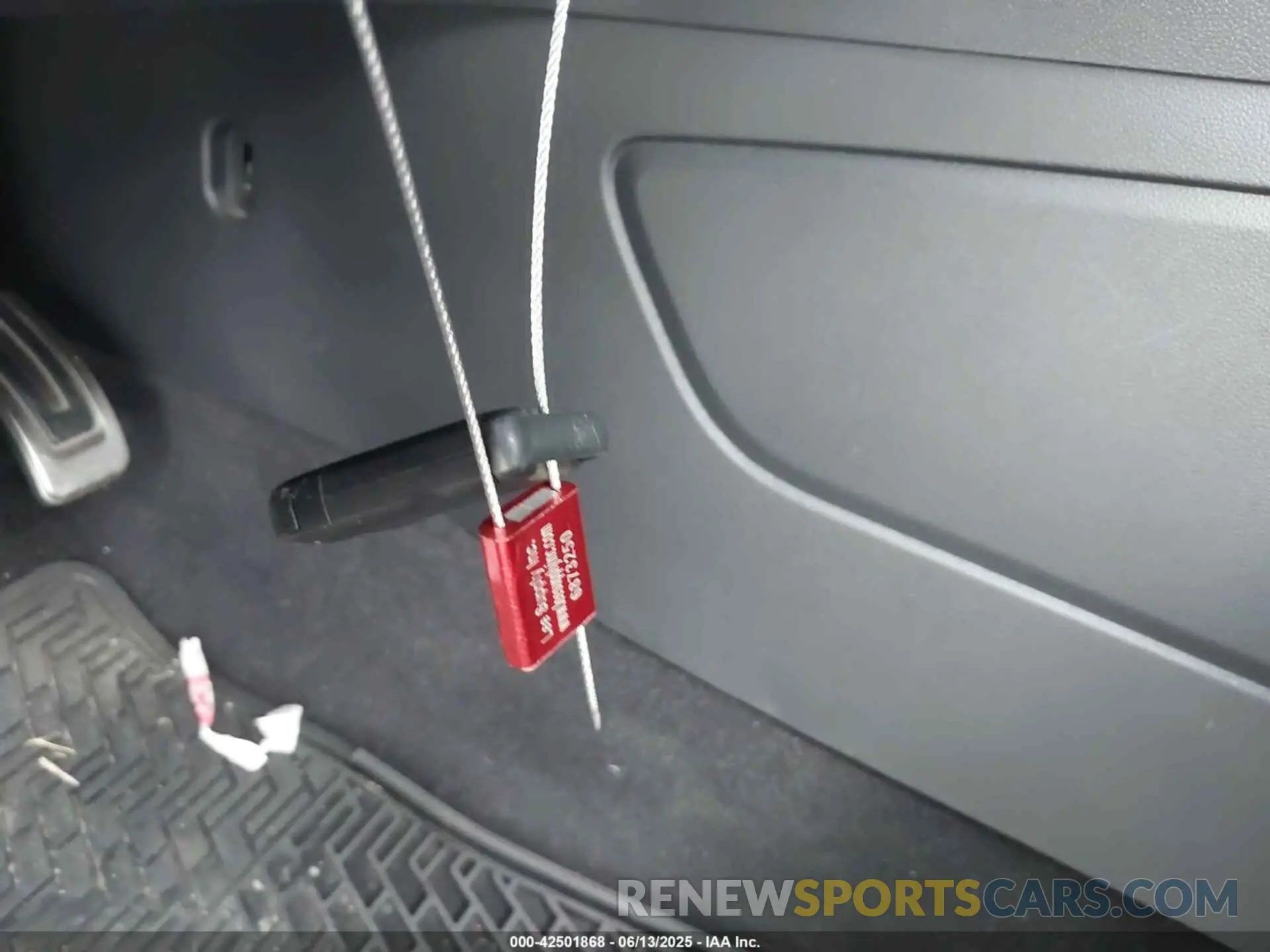 11 Photograph of a damaged car 1V26E2CA5LC224197 VOLKSWAGEN ATLAS CROSS SPORT 2020