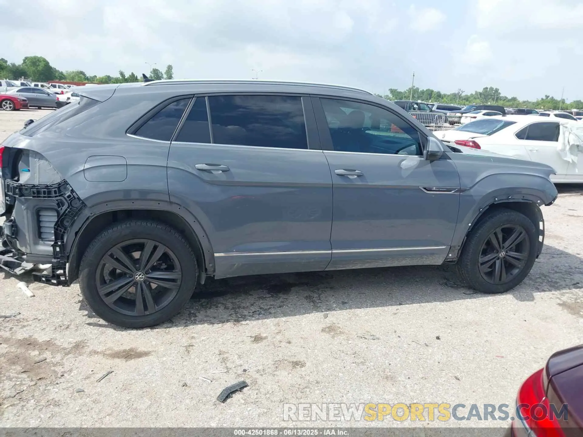 13 Photograph of a damaged car 1V26E2CA5LC224197 VOLKSWAGEN ATLAS CROSS SPORT 2020