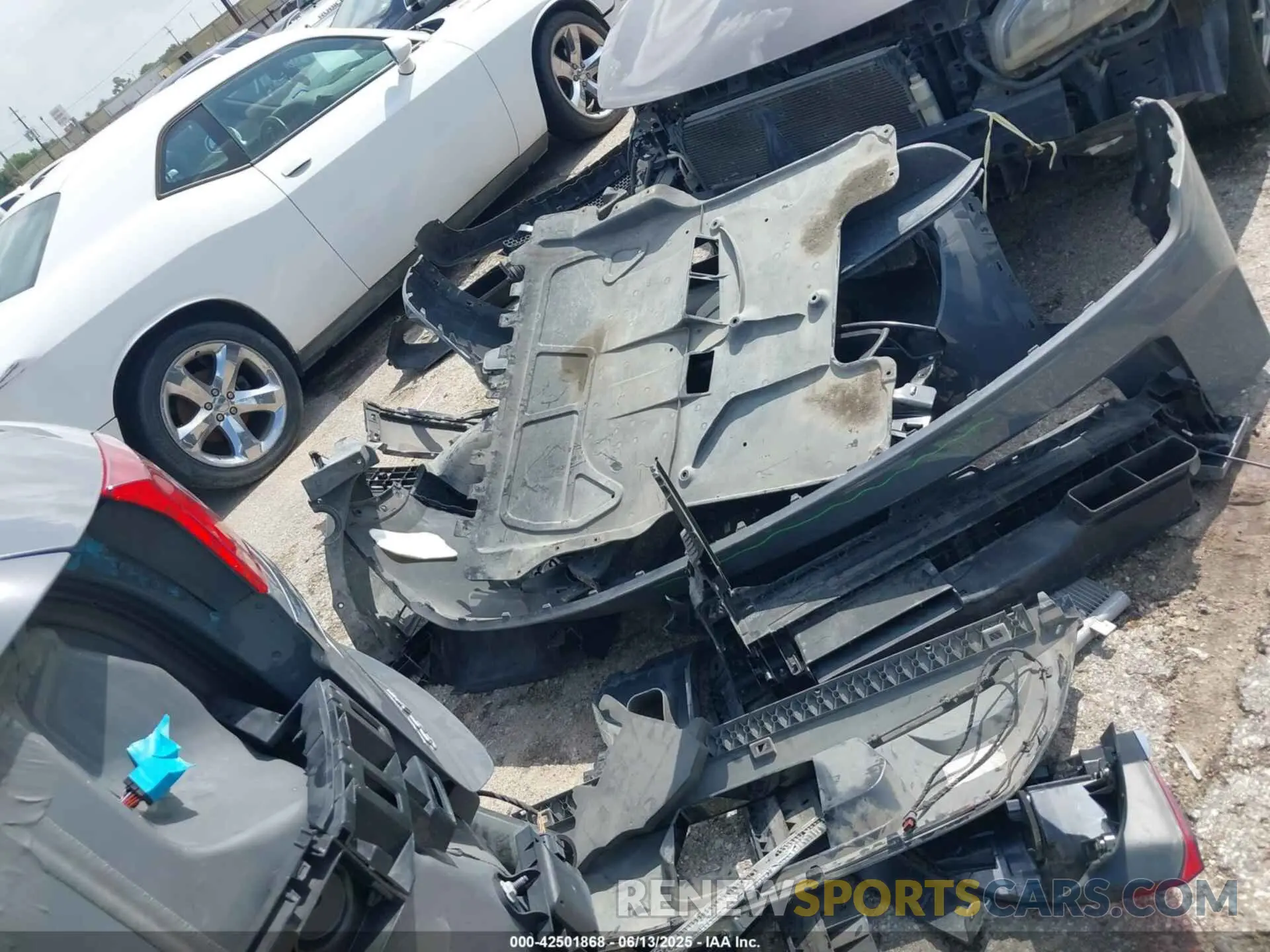 17 Photograph of a damaged car 1V26E2CA5LC224197 VOLKSWAGEN ATLAS CROSS SPORT 2020