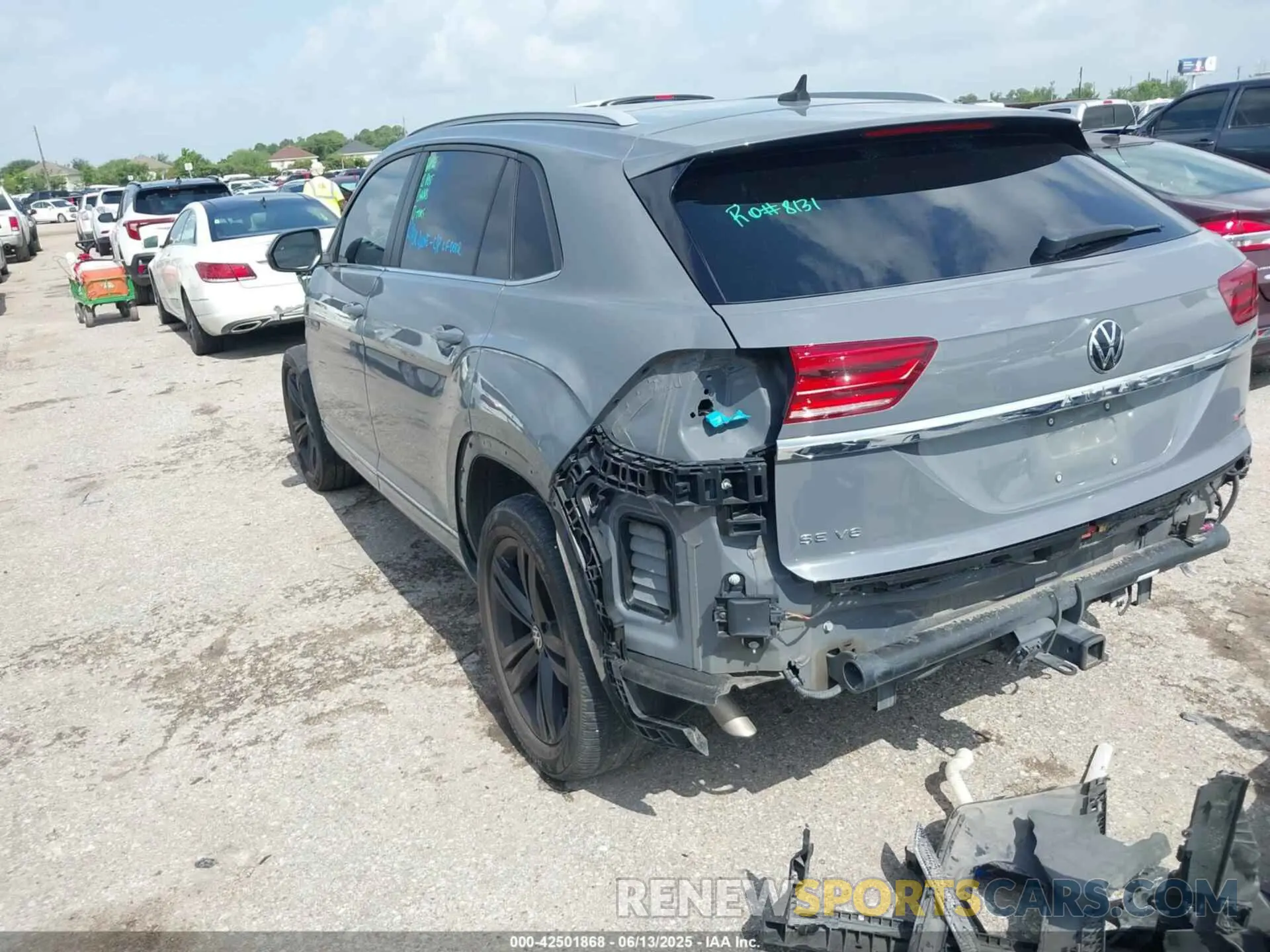 3 Photograph of a damaged car 1V26E2CA5LC224197 VOLKSWAGEN ATLAS CROSS SPORT 2020