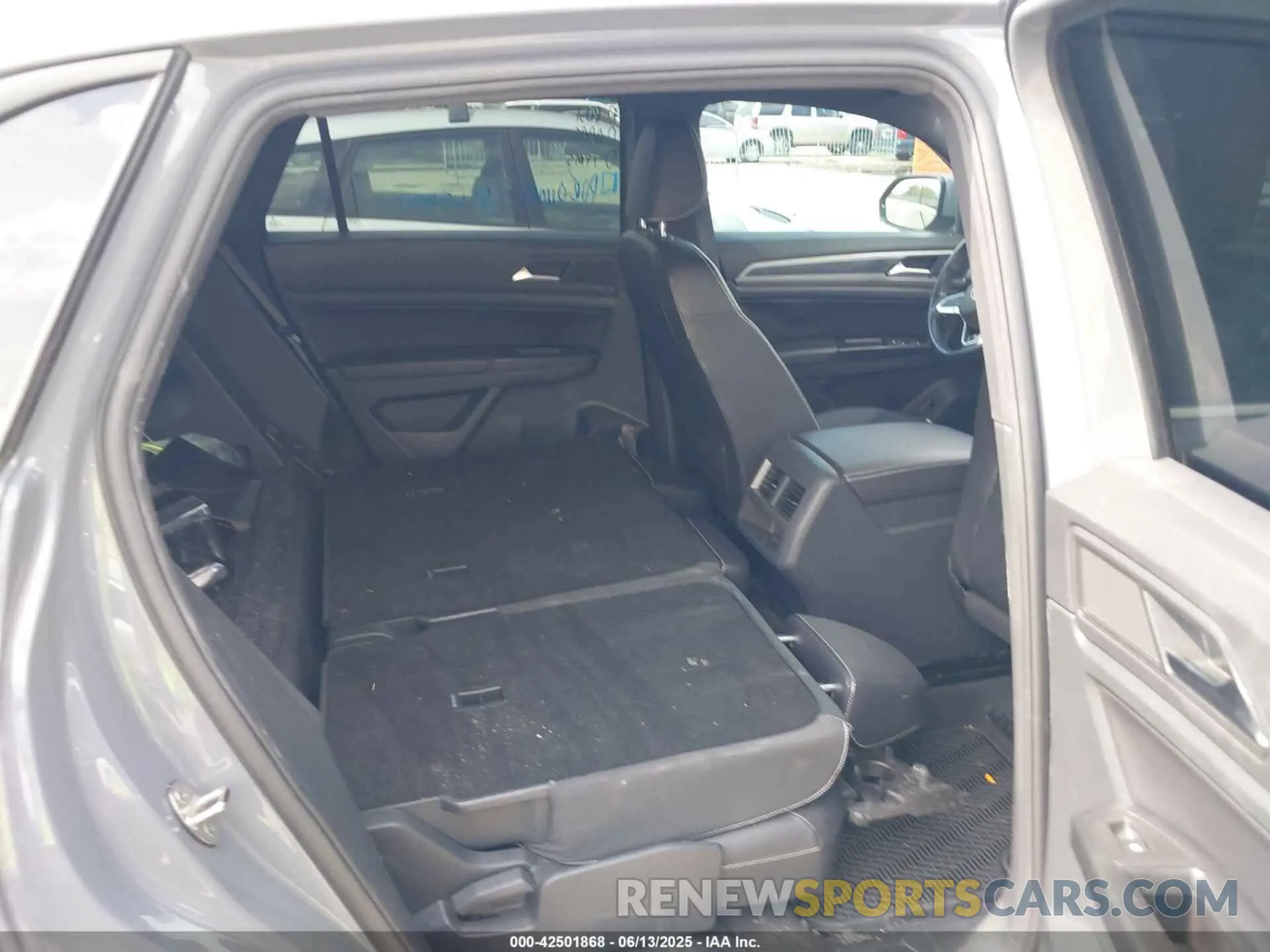 8 Photograph of a damaged car 1V26E2CA5LC224197 VOLKSWAGEN ATLAS CROSS SPORT 2020