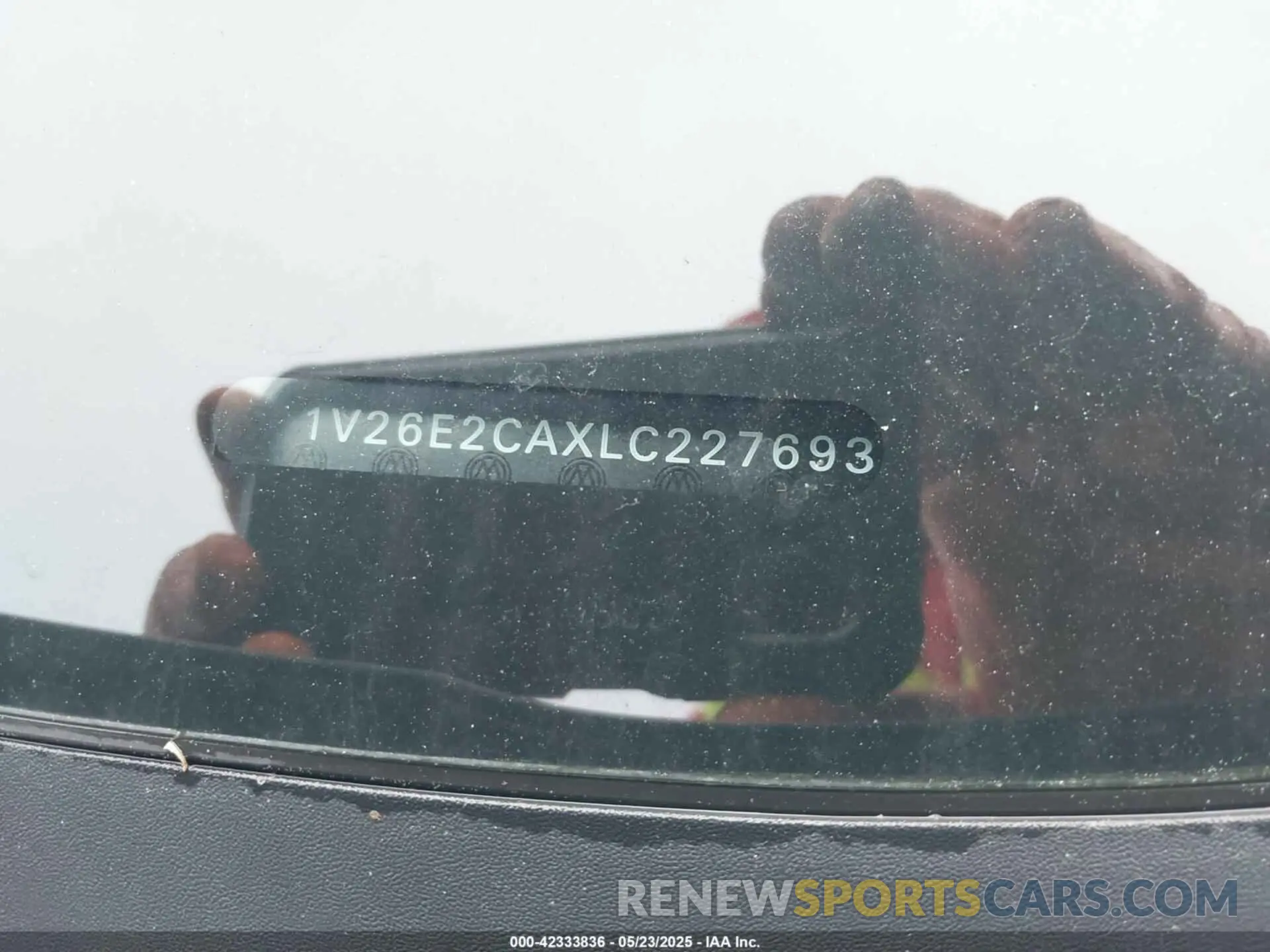 17 Photograph of a damaged car 1V26E2CAXLC227693 VOLKSWAGEN ATLAS CROSS SPORT 2020