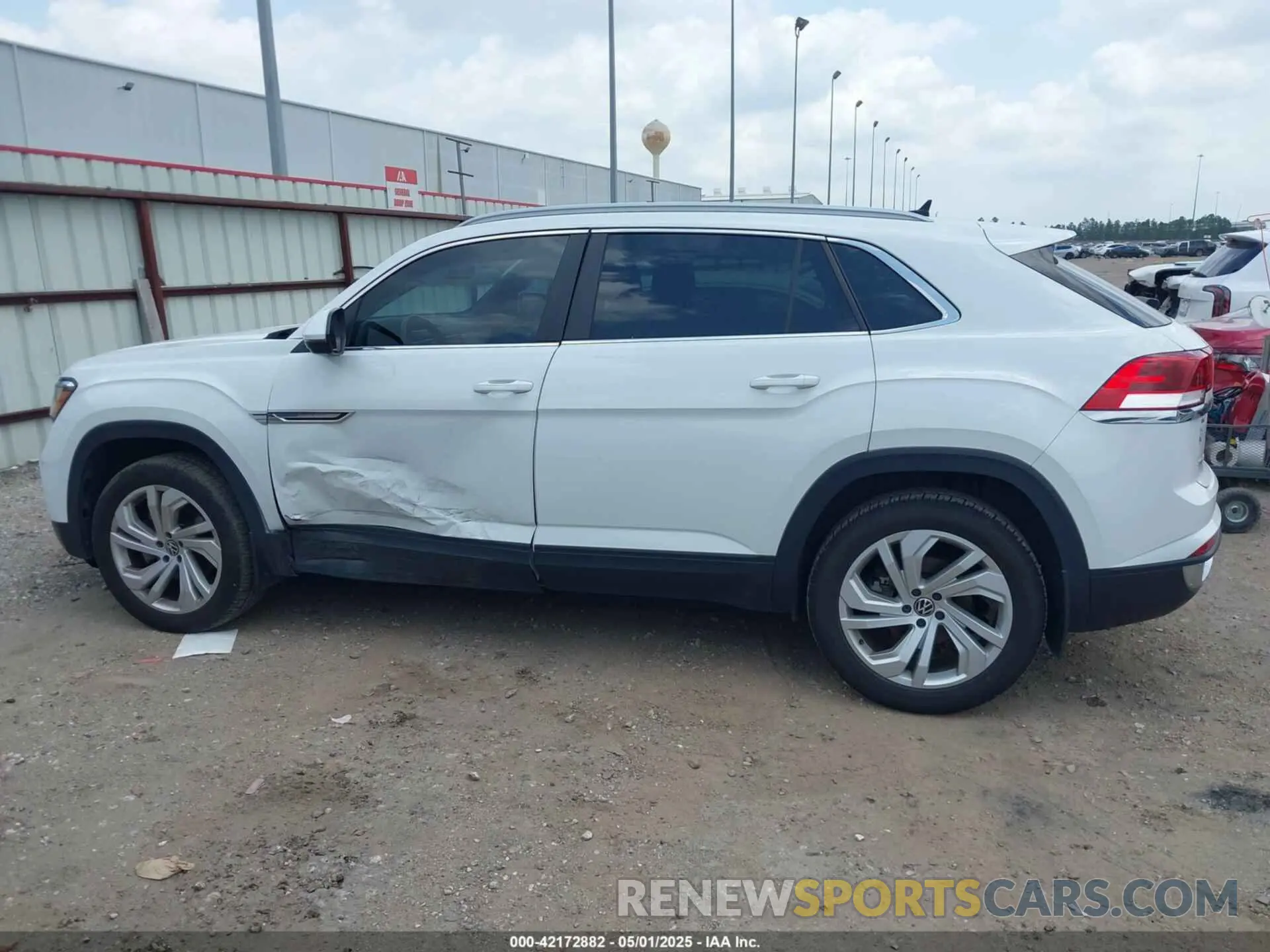 14 Photograph of a damaged car 1V2EE2CA0LC229108 VOLKSWAGEN ATLAS CROSS SPORT 2020