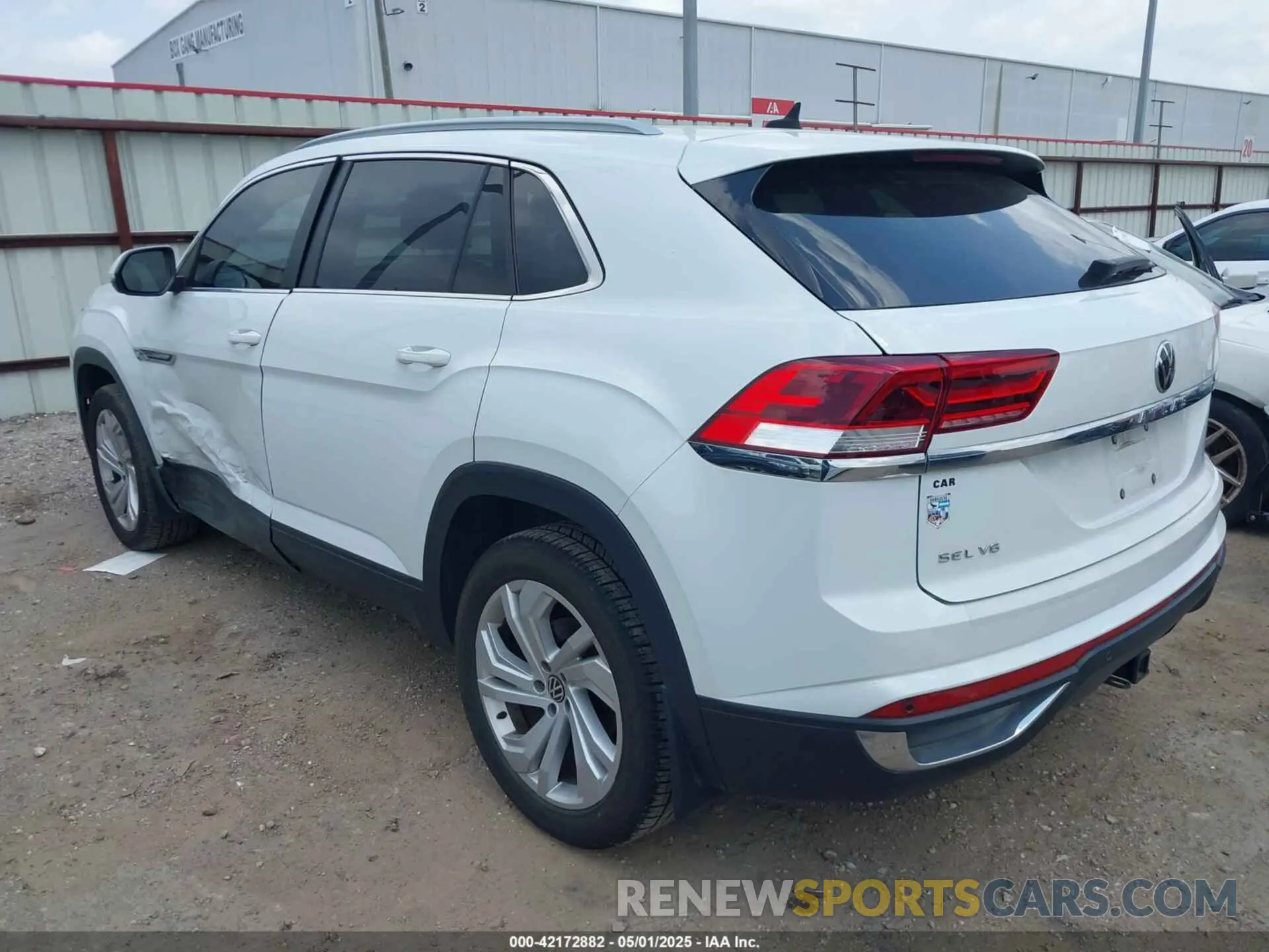 3 Photograph of a damaged car 1V2EE2CA0LC229108 VOLKSWAGEN ATLAS CROSS SPORT 2020