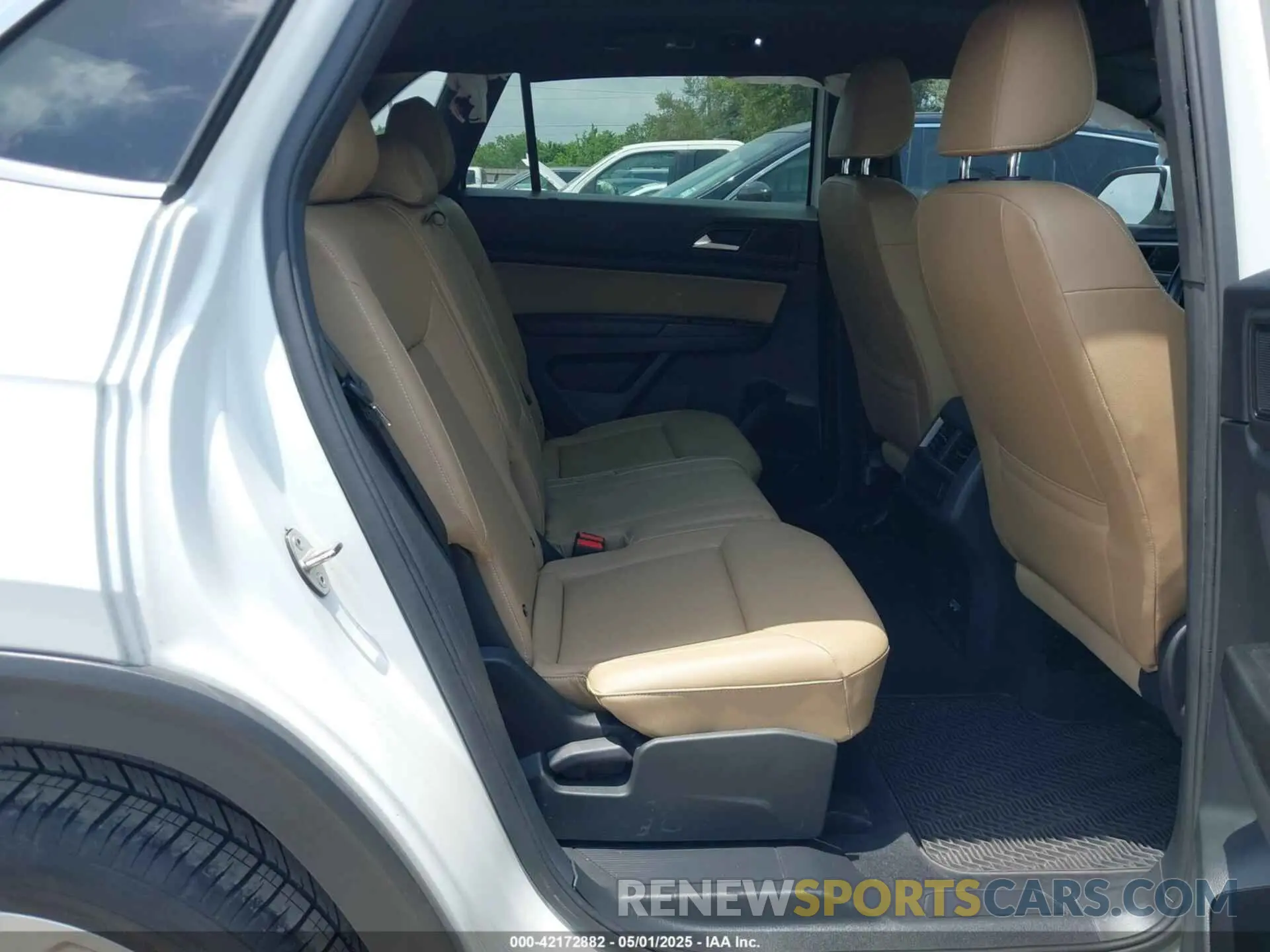 8 Photograph of a damaged car 1V2EE2CA0LC229108 VOLKSWAGEN ATLAS CROSS SPORT 2020