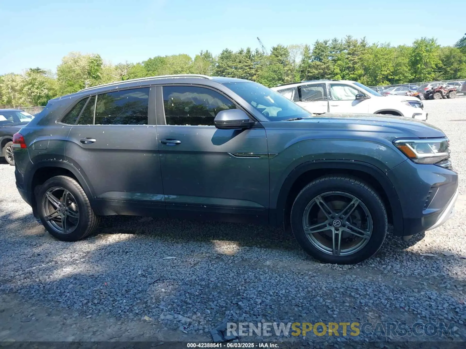 13 Photograph of a damaged car 1V2GC2CA6LC202509 VOLKSWAGEN ATLAS CROSS SPORT 2020