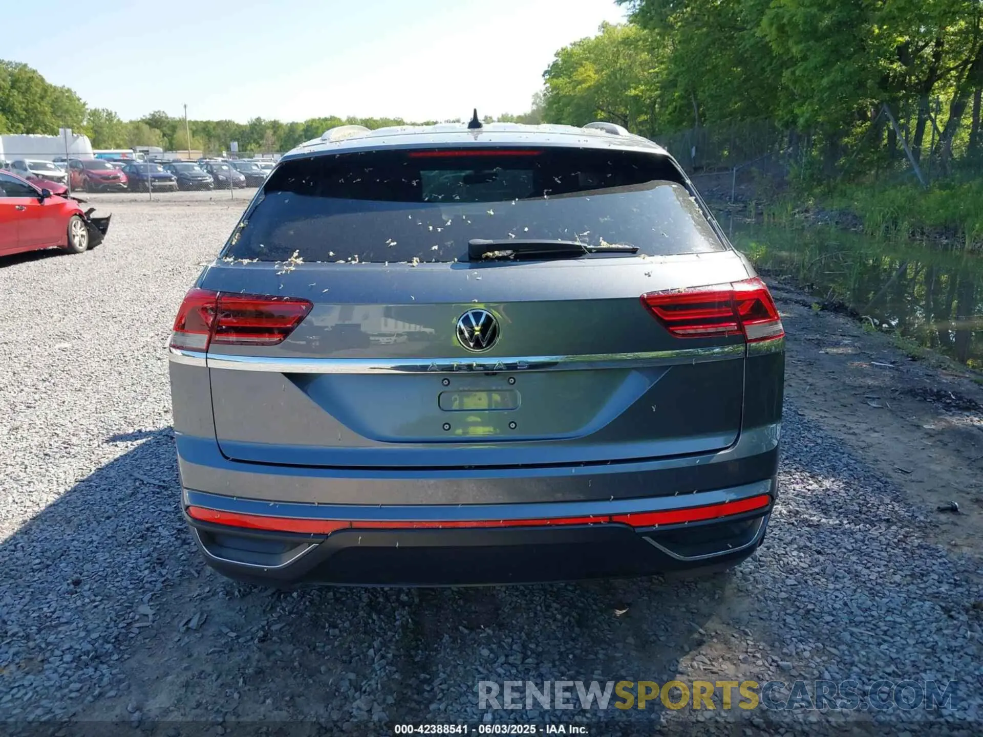 16 Photograph of a damaged car 1V2GC2CA6LC202509 VOLKSWAGEN ATLAS CROSS SPORT 2020