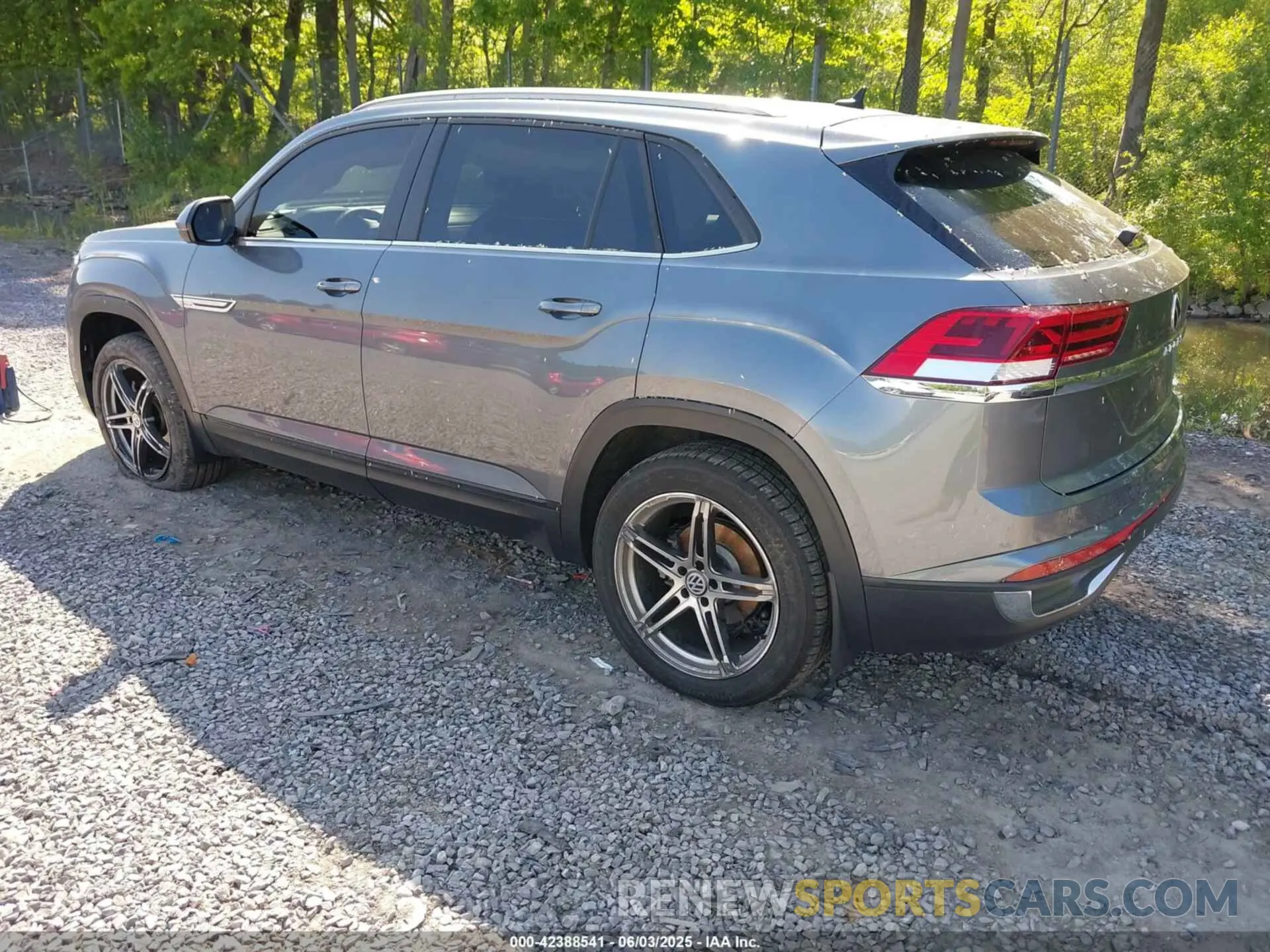 3 Photograph of a damaged car 1V2GC2CA6LC202509 VOLKSWAGEN ATLAS CROSS SPORT 2020