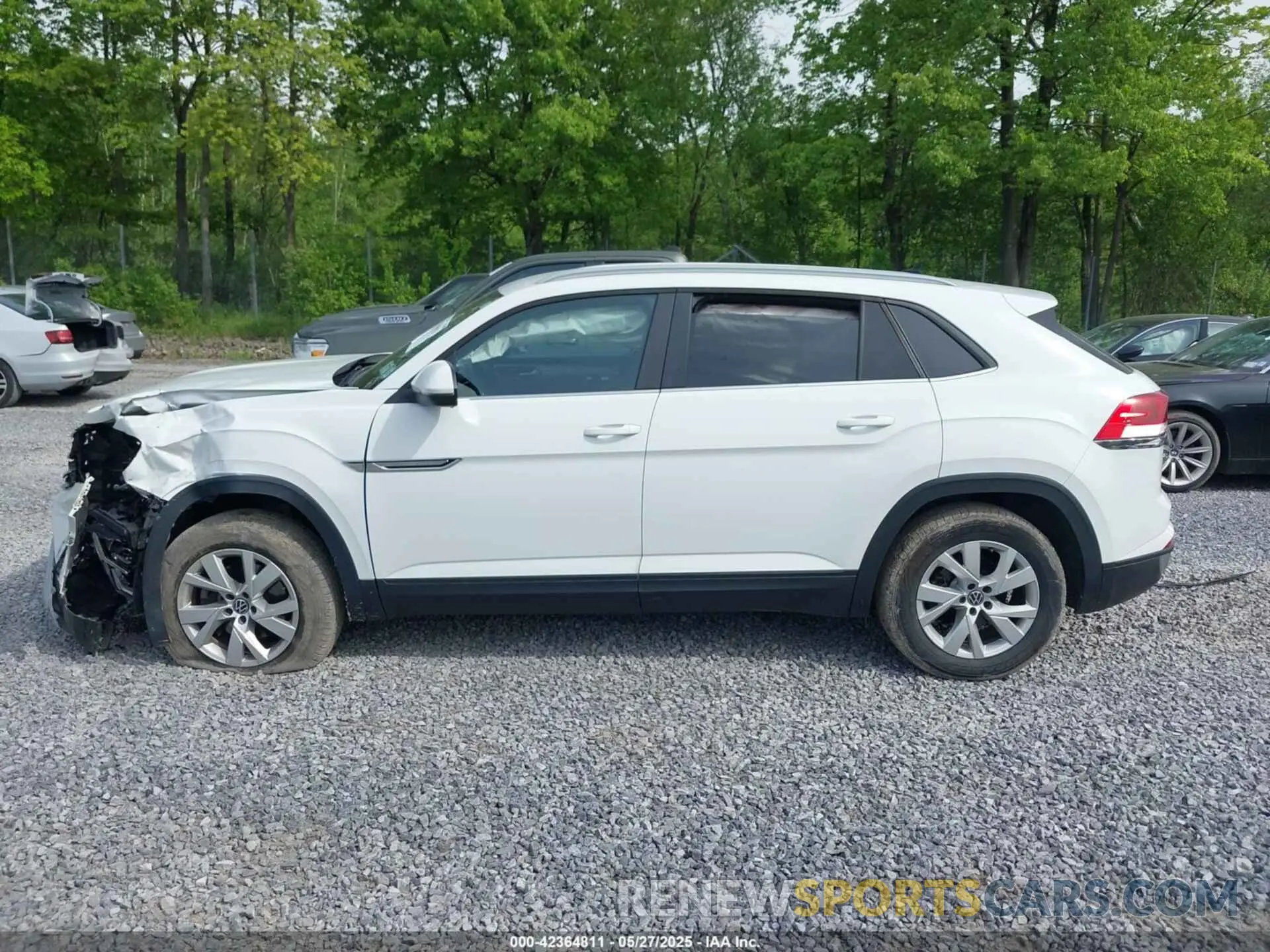 14 Photograph of a damaged car 1V2GC2CAXLC202612 VOLKSWAGEN ATLAS CROSS SPORT 2020