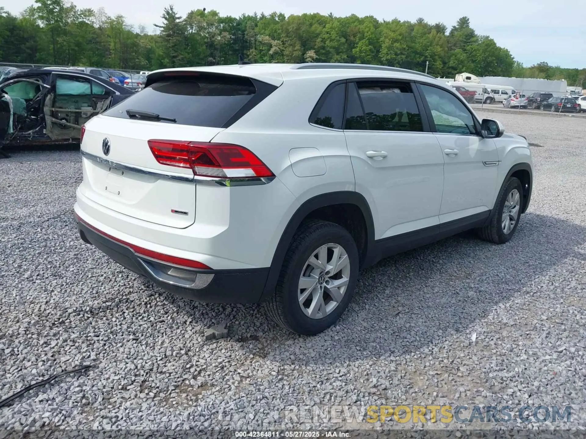 4 Photograph of a damaged car 1V2GC2CAXLC202612 VOLKSWAGEN ATLAS CROSS SPORT 2020