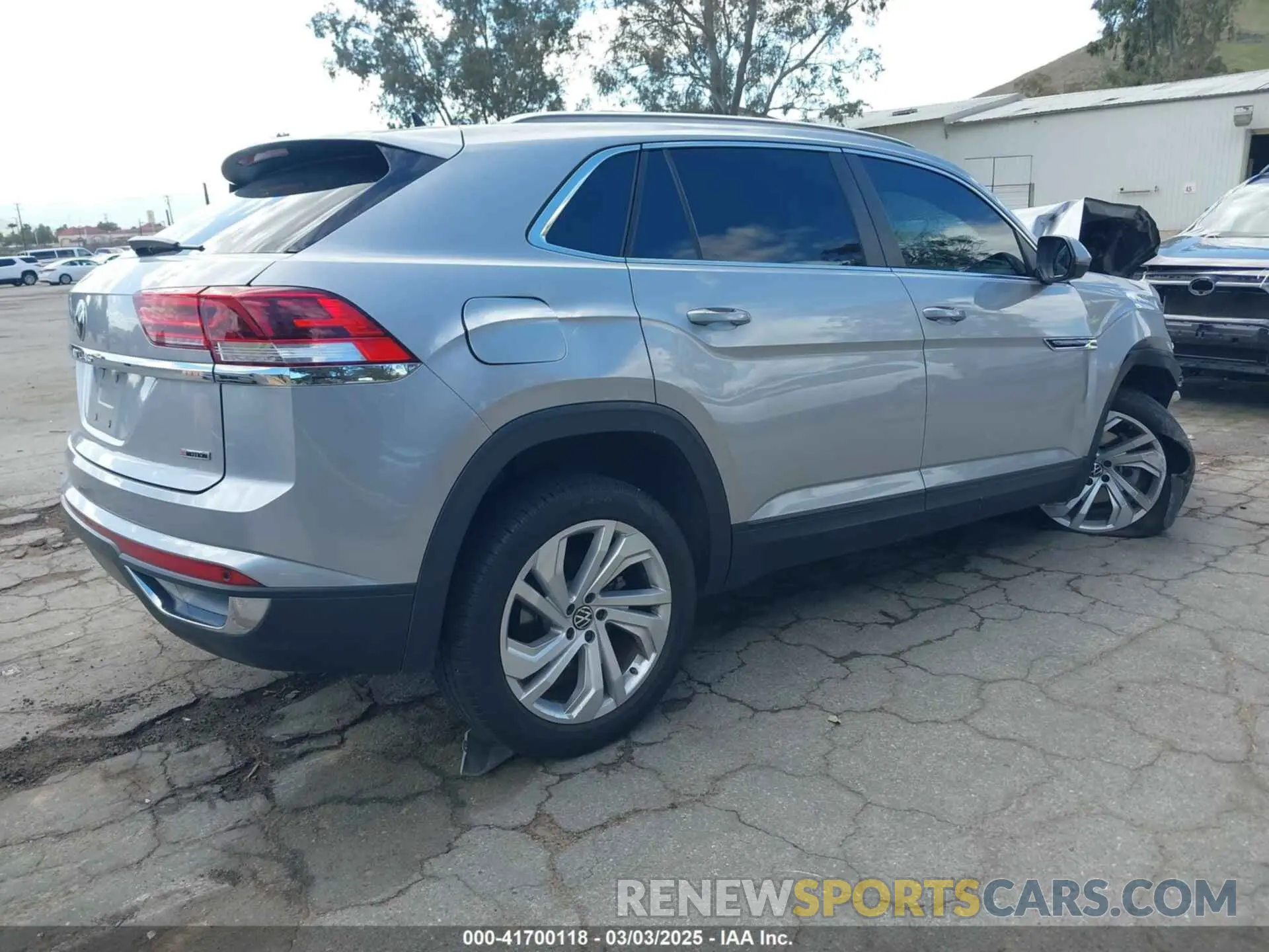 4 Photograph of a damaged car 1V2MC2CA2LC205006 VOLKSWAGEN ATLAS CROSS SPORT 2020