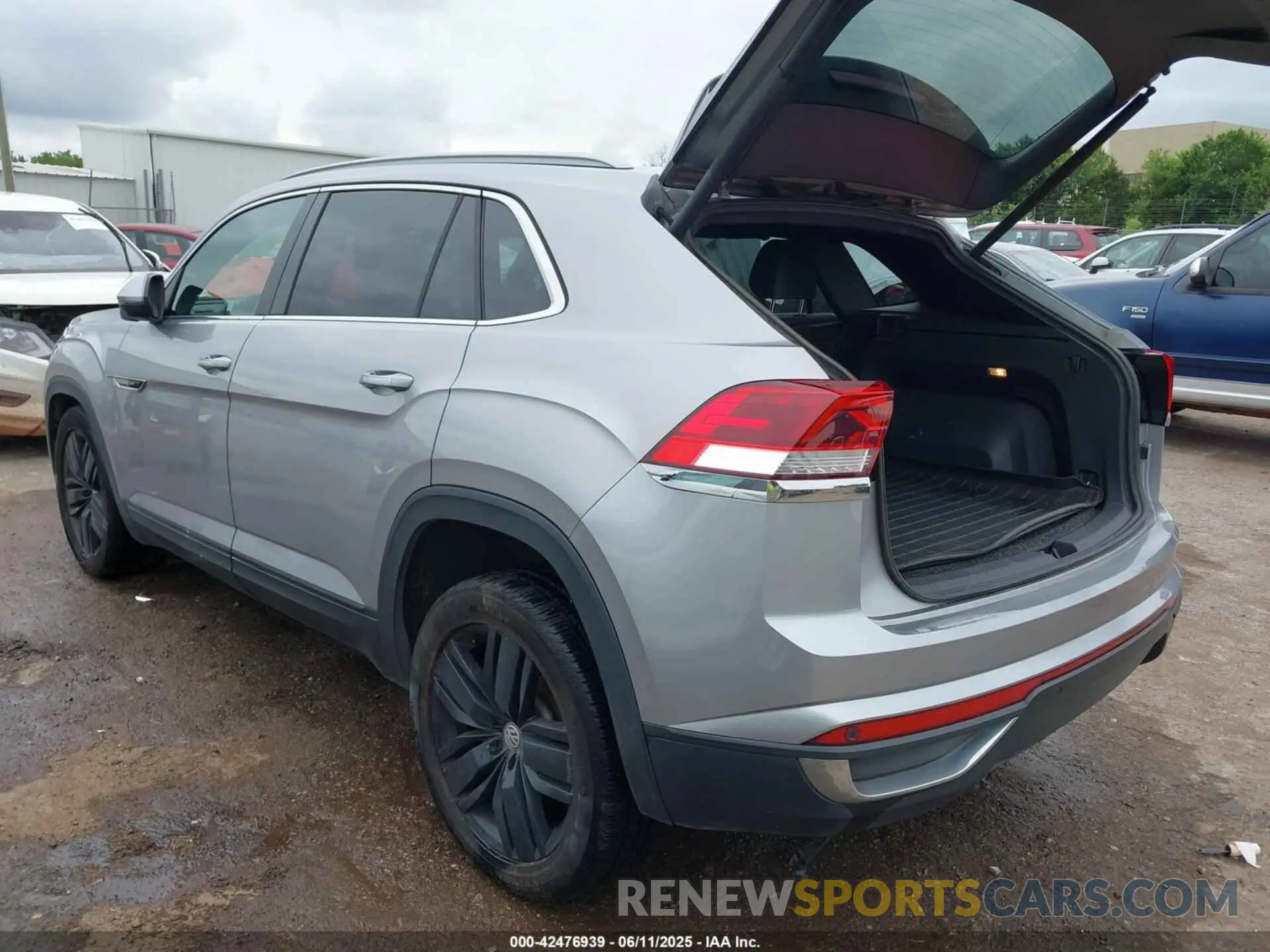3 Photograph of a damaged car 1V2MC2CA6LC205395 VOLKSWAGEN ATLAS CROSS SPORT 2020
