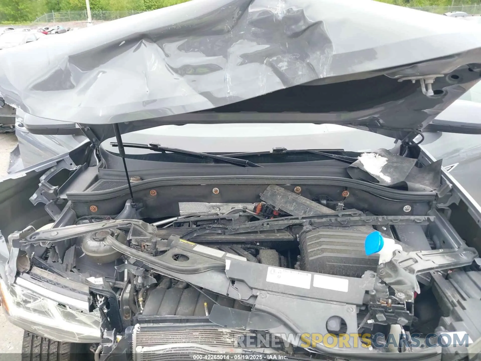 10 Photograph of a damaged car 1V2ME2CA3LC220933 VOLKSWAGEN ATLAS CROSS SPORT 2020