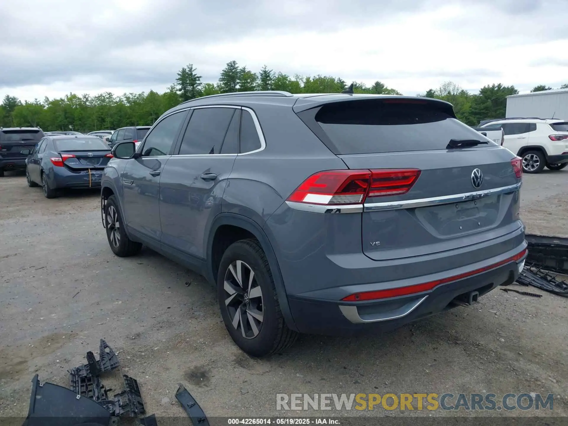 3 Photograph of a damaged car 1V2ME2CA3LC220933 VOLKSWAGEN ATLAS CROSS SPORT 2020