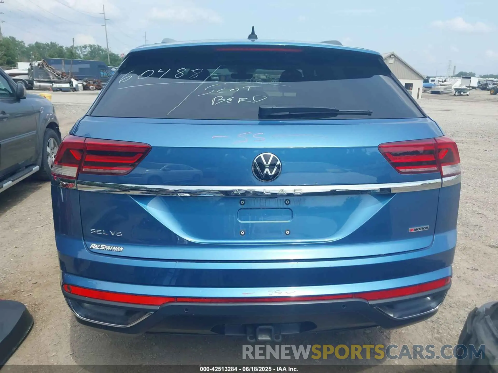 17 Photograph of a damaged car 1V2ME2CA4LC214929 VOLKSWAGEN ATLAS CROSS SPORT 2020