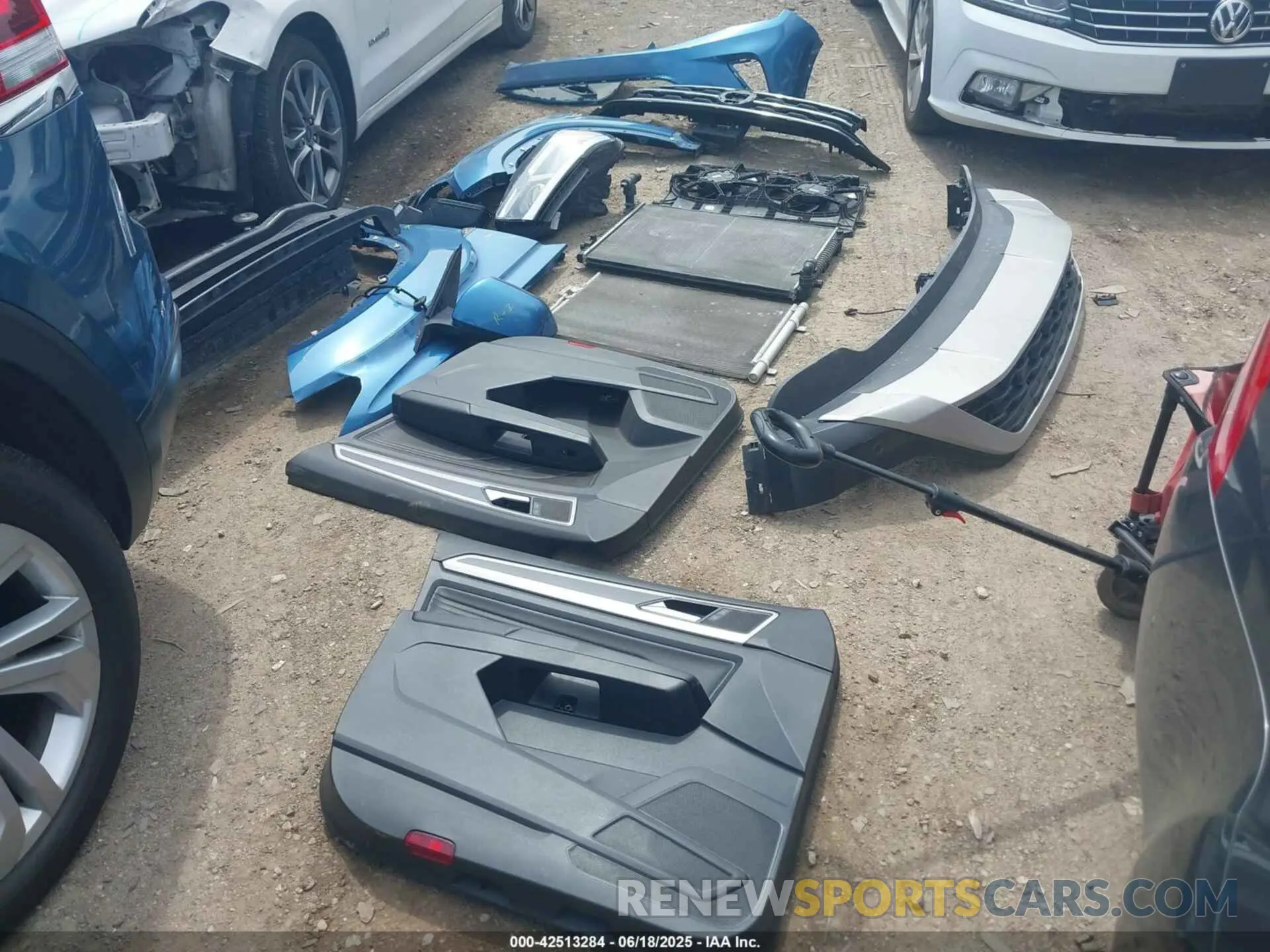 19 Photograph of a damaged car 1V2ME2CA4LC214929 VOLKSWAGEN ATLAS CROSS SPORT 2020