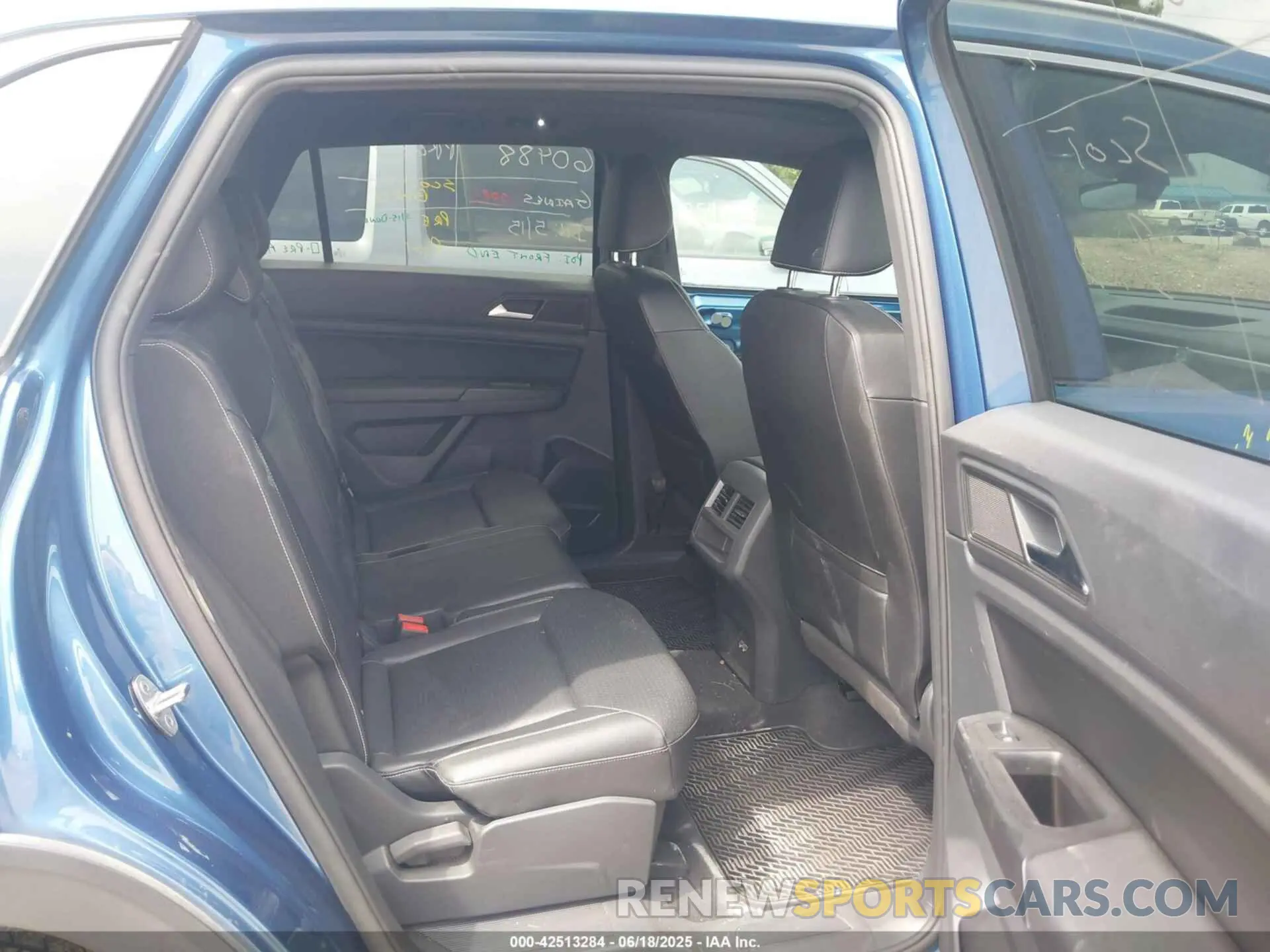 8 Photograph of a damaged car 1V2ME2CA4LC214929 VOLKSWAGEN ATLAS CROSS SPORT 2020