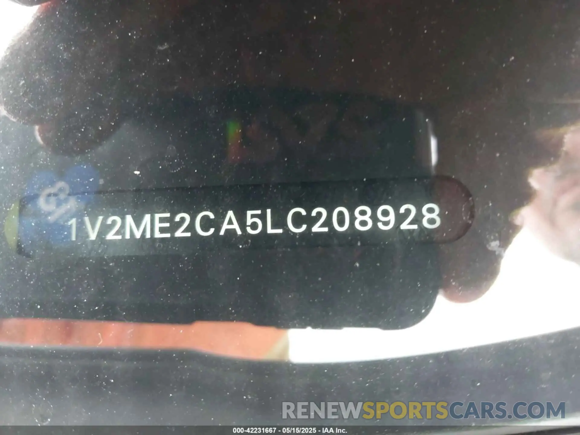 17 Photograph of a damaged car 1V2ME2CA5LC208928 VOLKSWAGEN ATLAS CROSS SPORT 2020