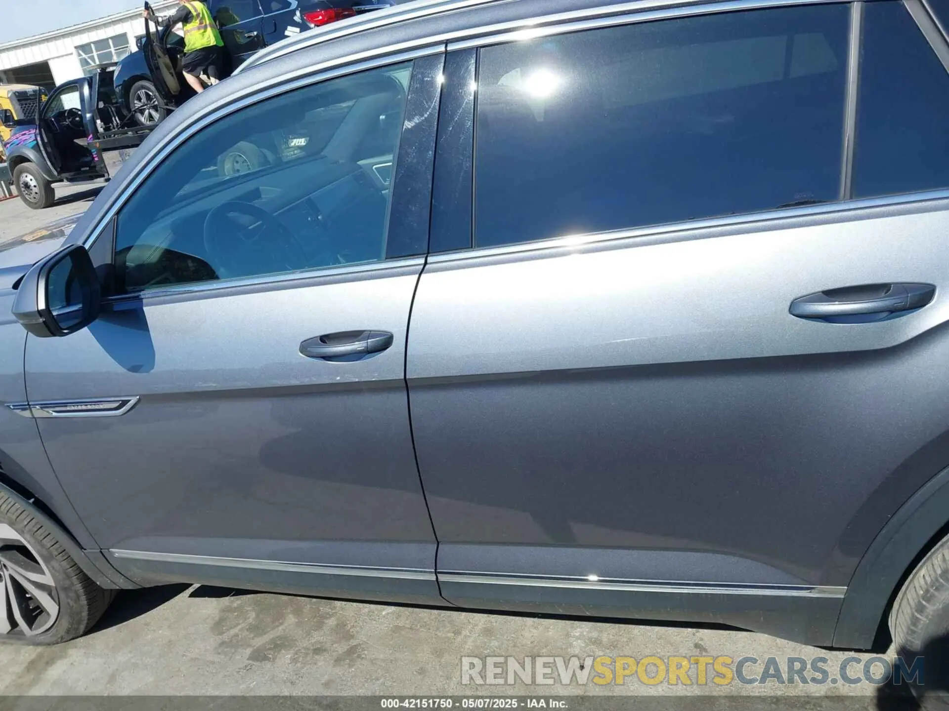 14 Photograph of a damaged car 1V2NE2CA0LC224717 VOLKSWAGEN ATLAS CROSS SPORT 2020