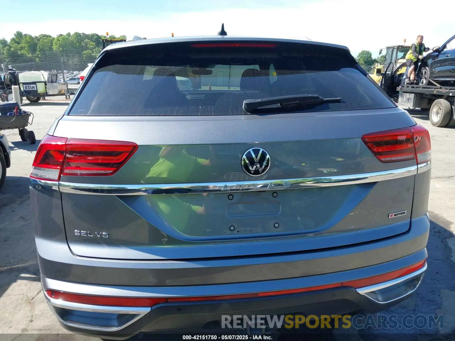 16 Photograph of a damaged car 1V2NE2CA0LC224717 VOLKSWAGEN ATLAS CROSS SPORT 2020