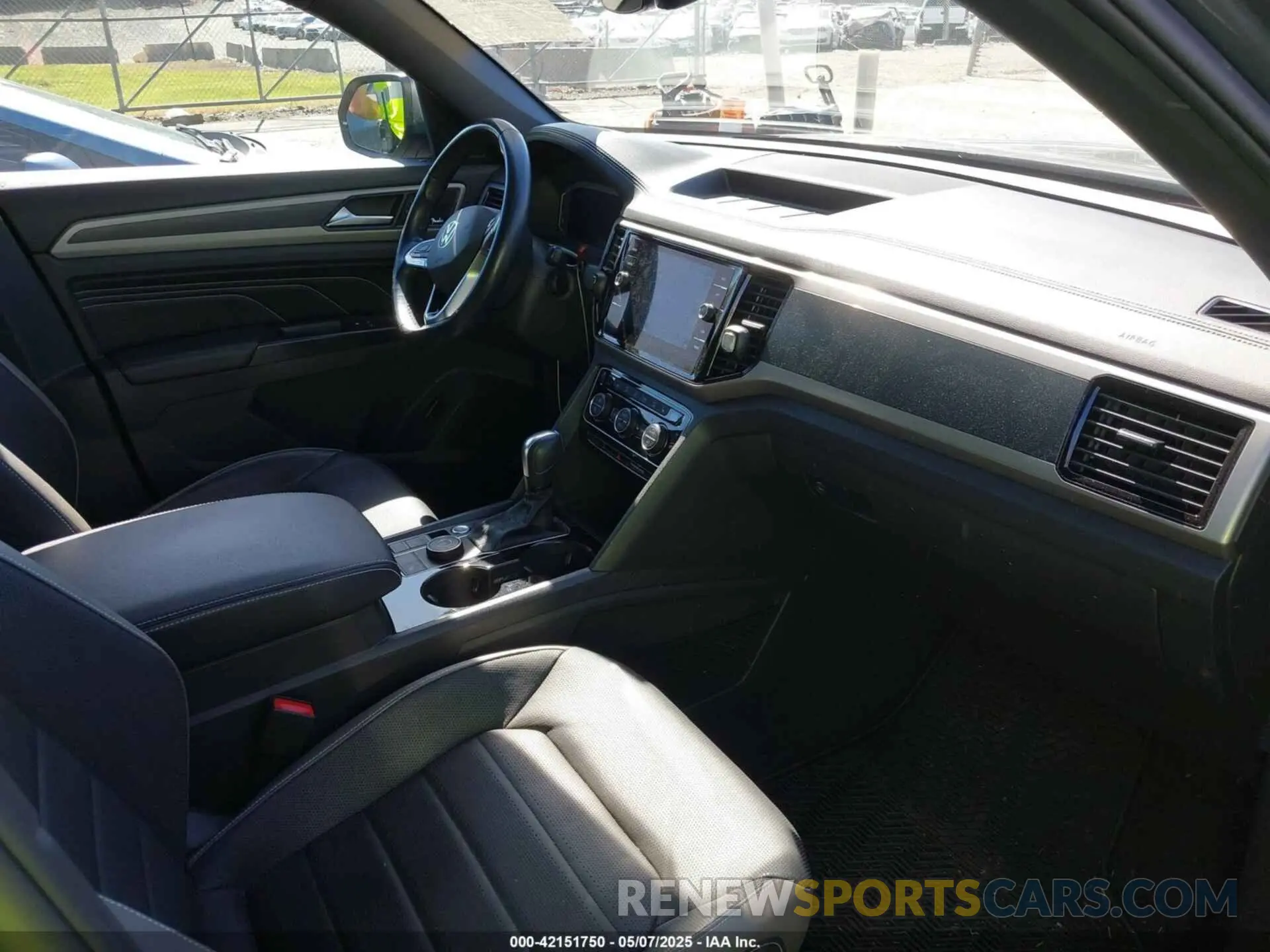 5 Photograph of a damaged car 1V2NE2CA0LC224717 VOLKSWAGEN ATLAS CROSS SPORT 2020