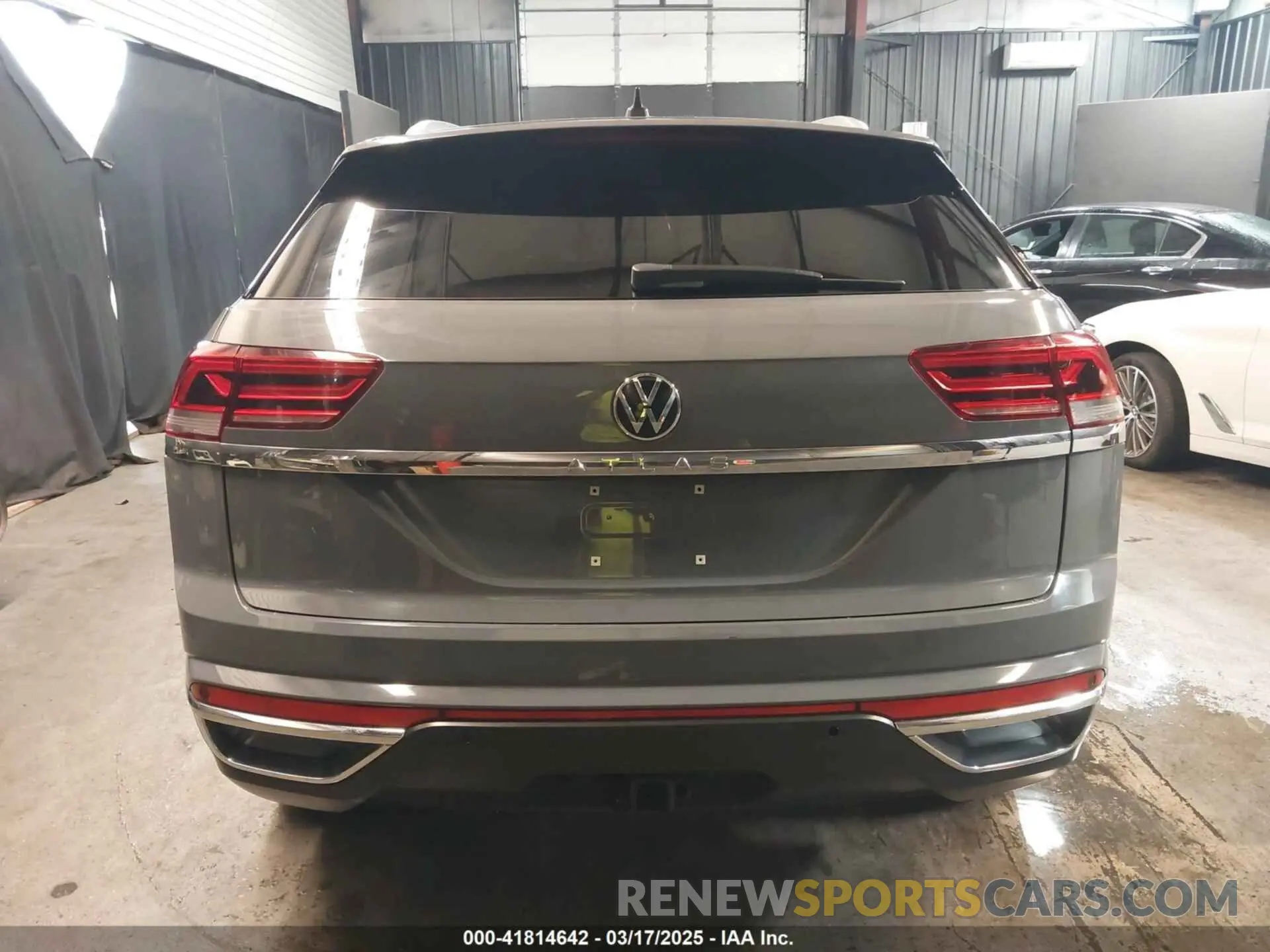 17 Photograph of a damaged car 1V2NE2CA7LC214671 VOLKSWAGEN ATLAS CROSS SPORT 2020