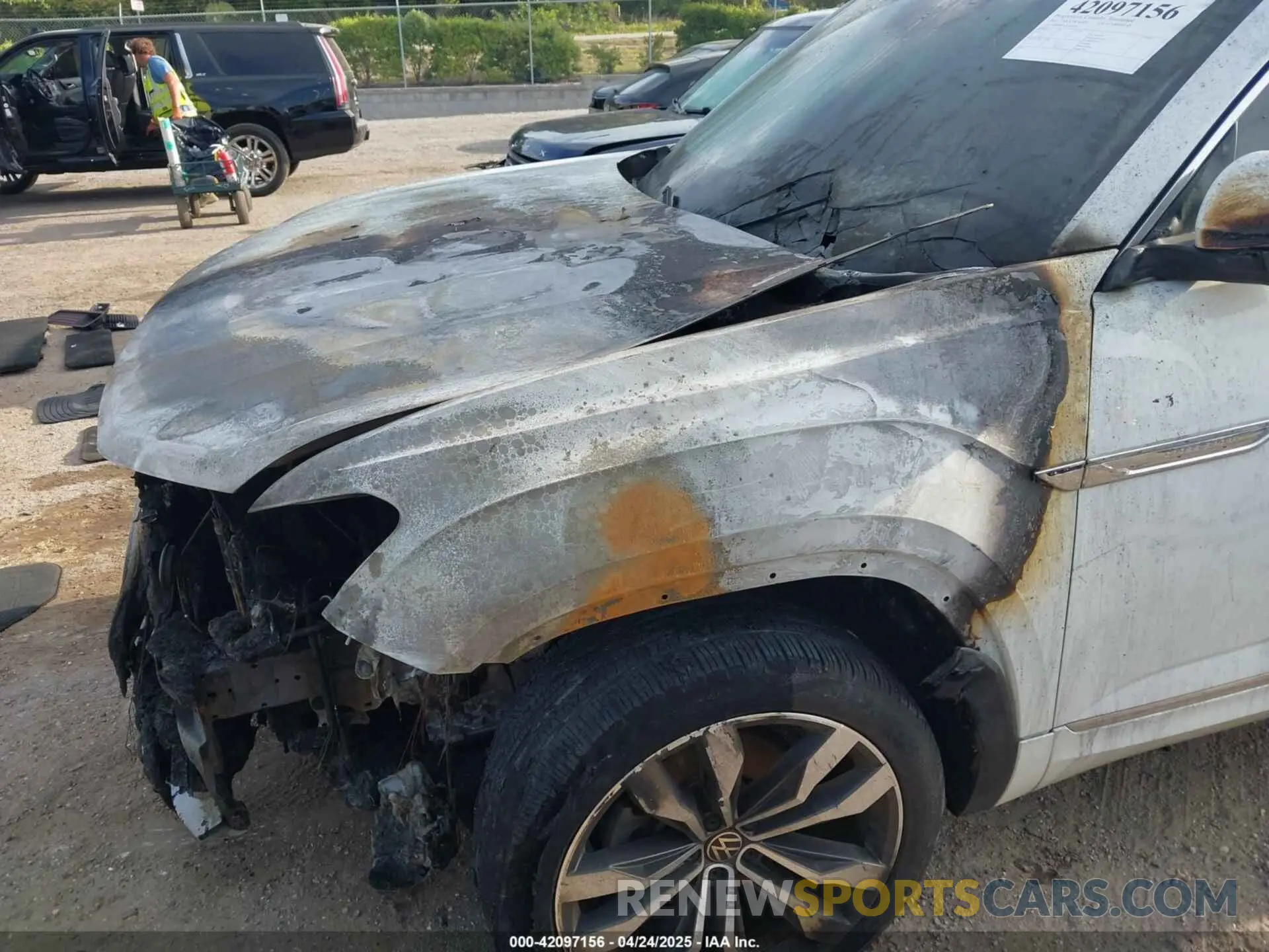 13 Photograph of a damaged car 1V2RE2CA2LC232187 VOLKSWAGEN ATLAS CROSS SPORT 2020
