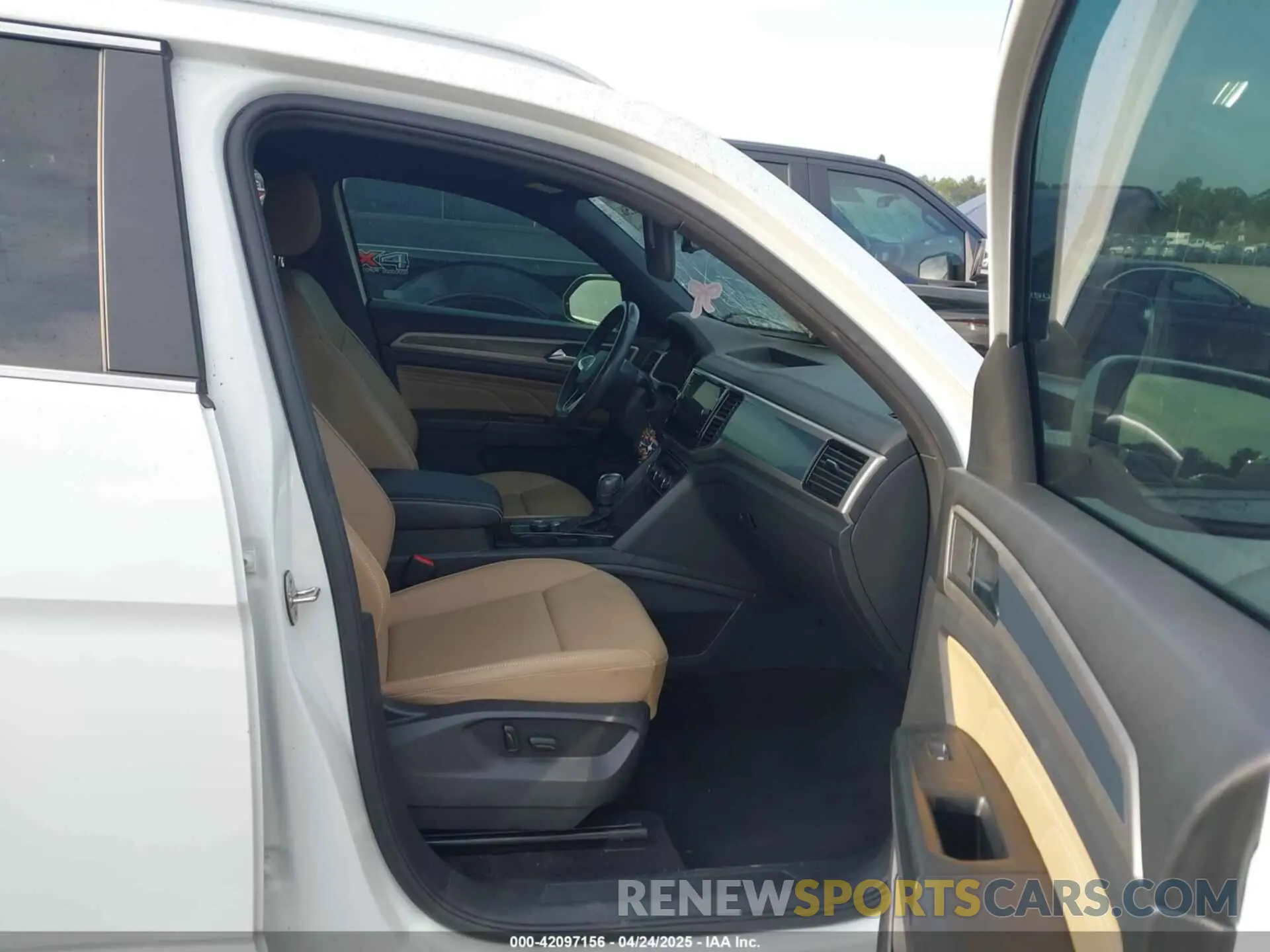 5 Photograph of a damaged car 1V2RE2CA2LC232187 VOLKSWAGEN ATLAS CROSS SPORT 2020